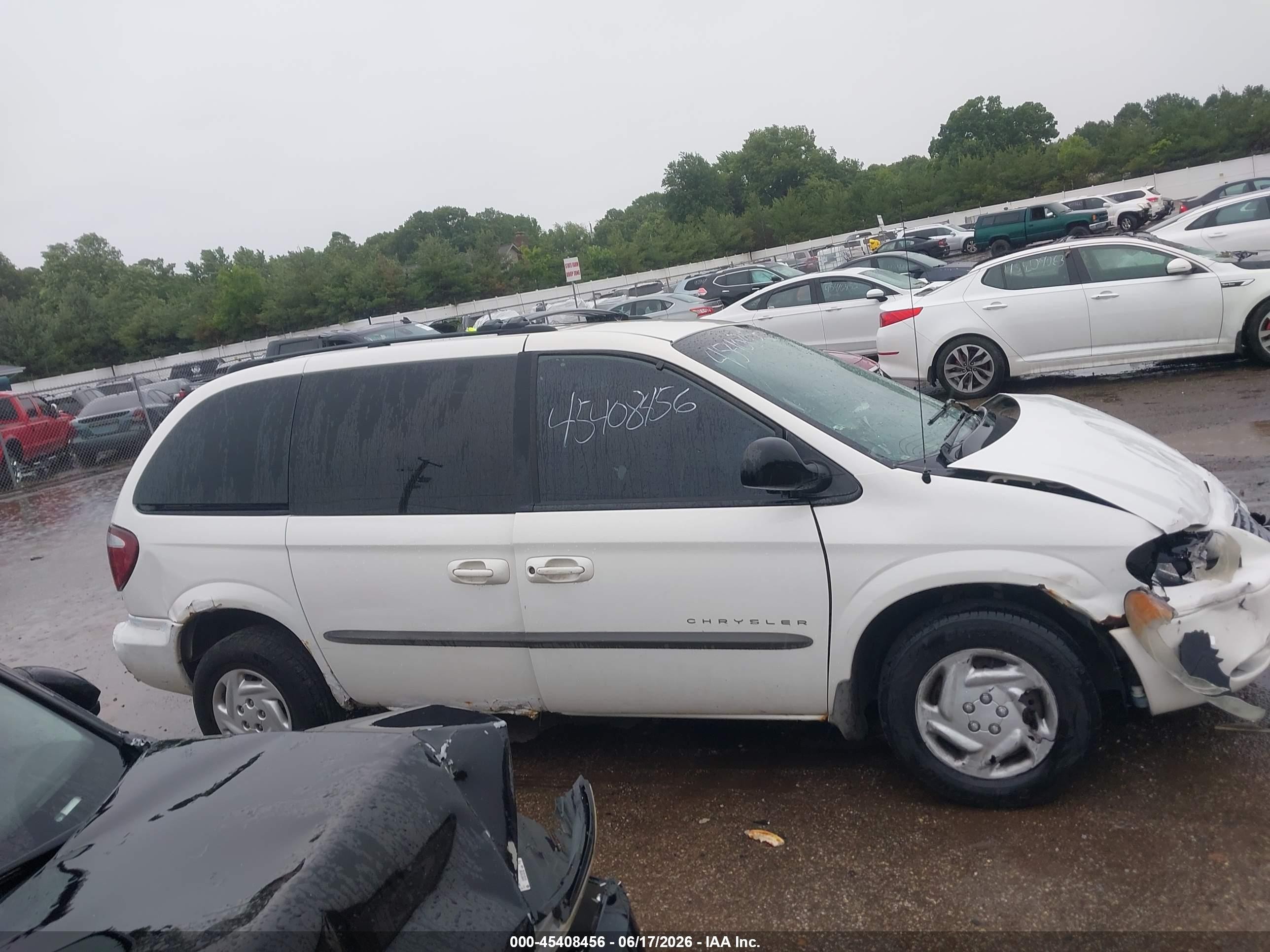 2001 Chrysler Voyager Lx Белый vin: 1C4GJ45311B246101
