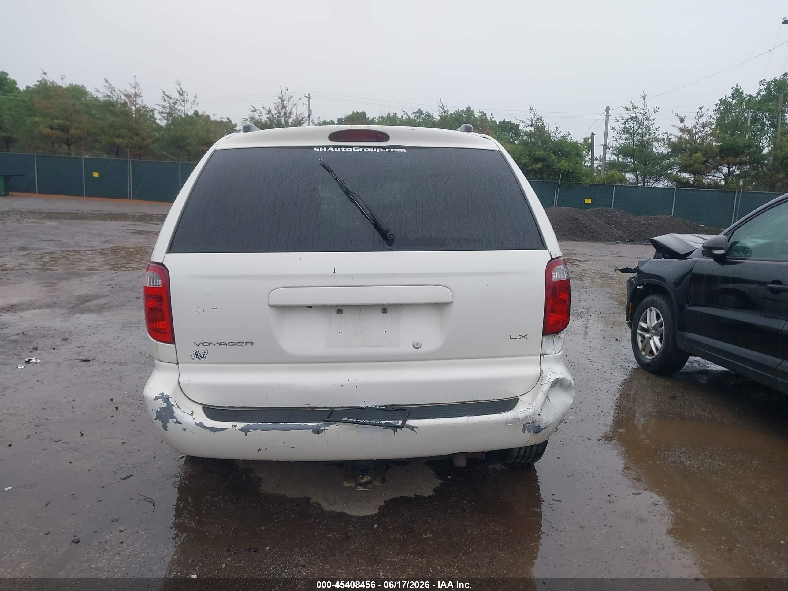 2001 Chrysler Voyager Lx Белый vin: 1C4GJ45311B246101