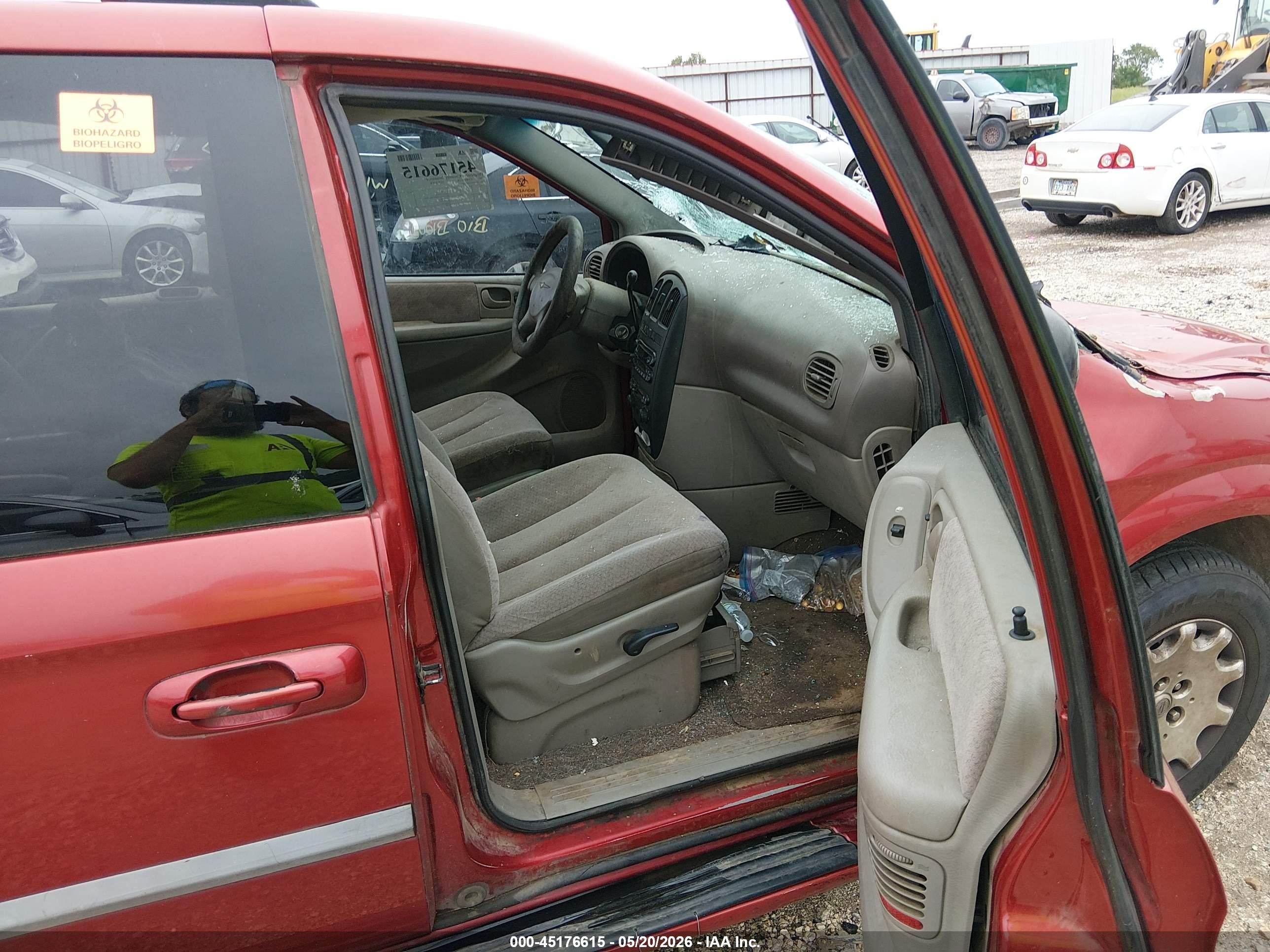 2001 Chrysler Voyager Lx Maroon vin: 1C4GJ45321B144080