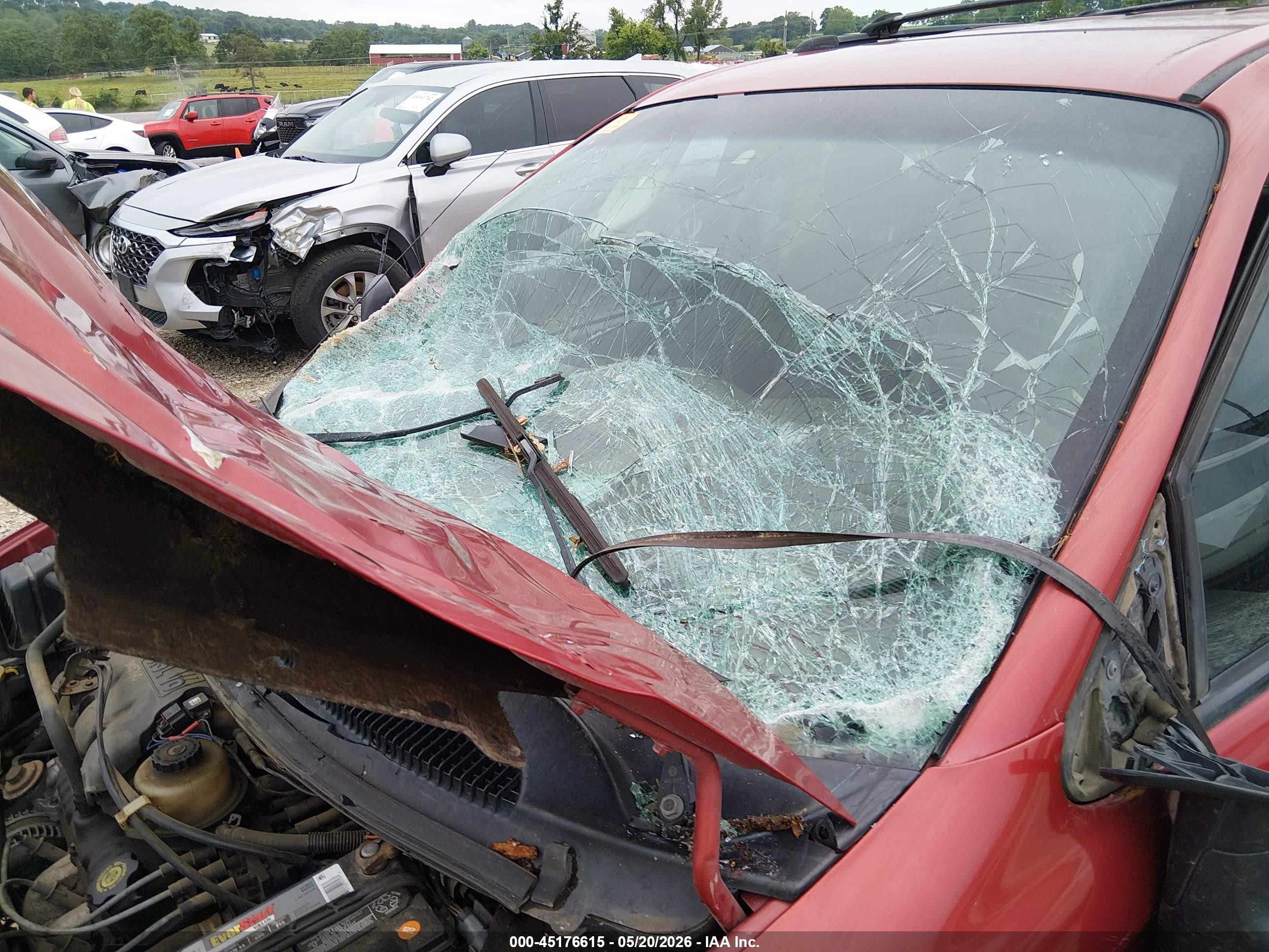 2001 Chrysler Voyager Lx Maroon vin: 1C4GJ45321B144080