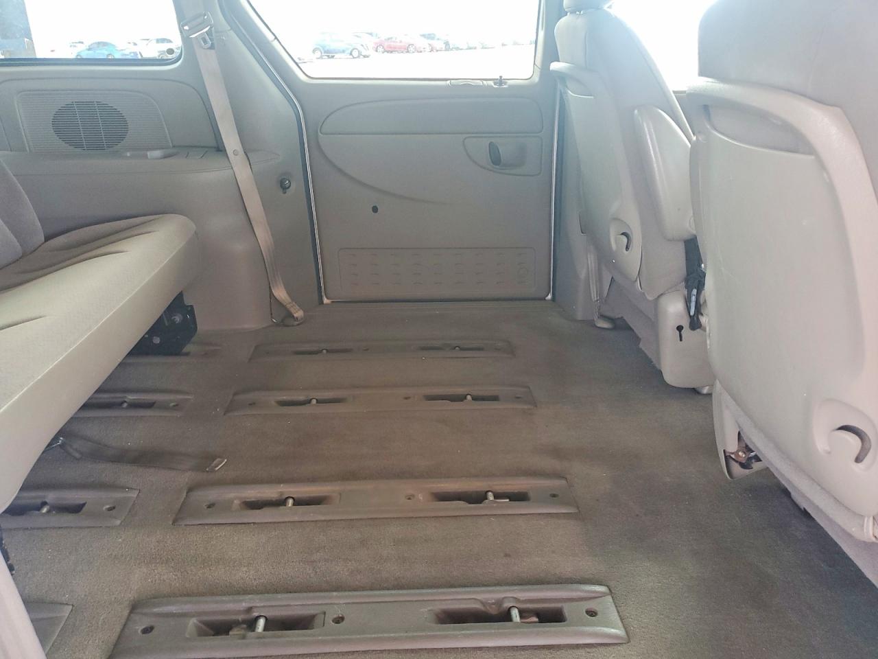2003 Chrysler Voyager Lx Silver vin: 1C4GJ45343B268581
