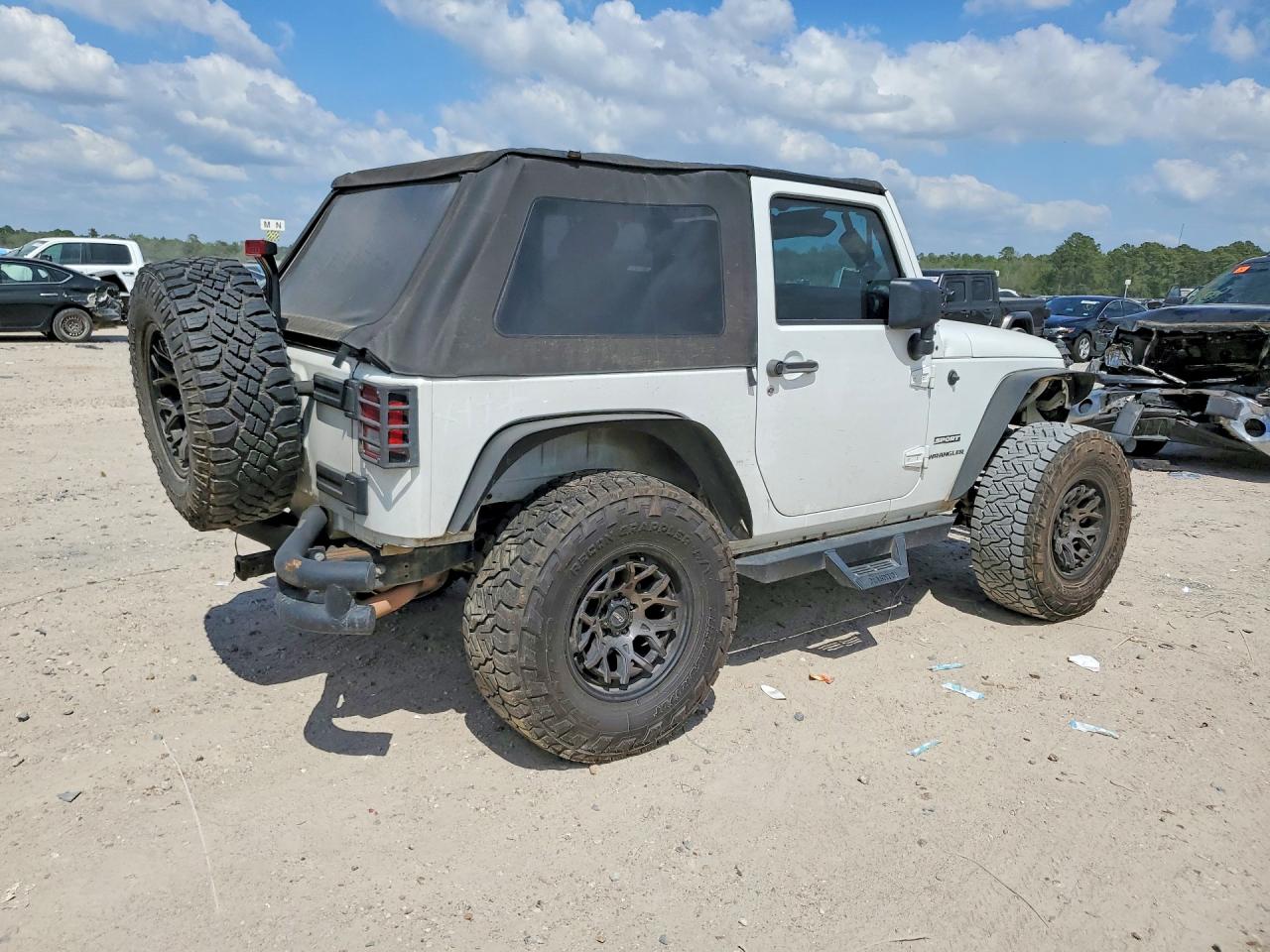 2014 Jeep Wrnglr Spt White vin: 1C4GJWAG2EL235399