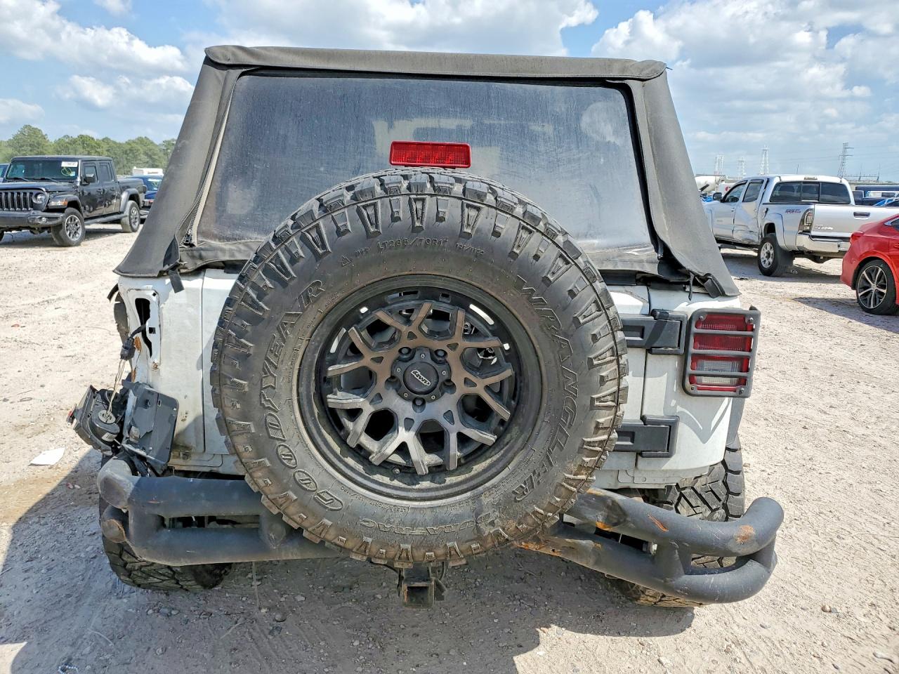2014 Jeep Wrnglr Spt White vin: 1C4GJWAG2EL235399