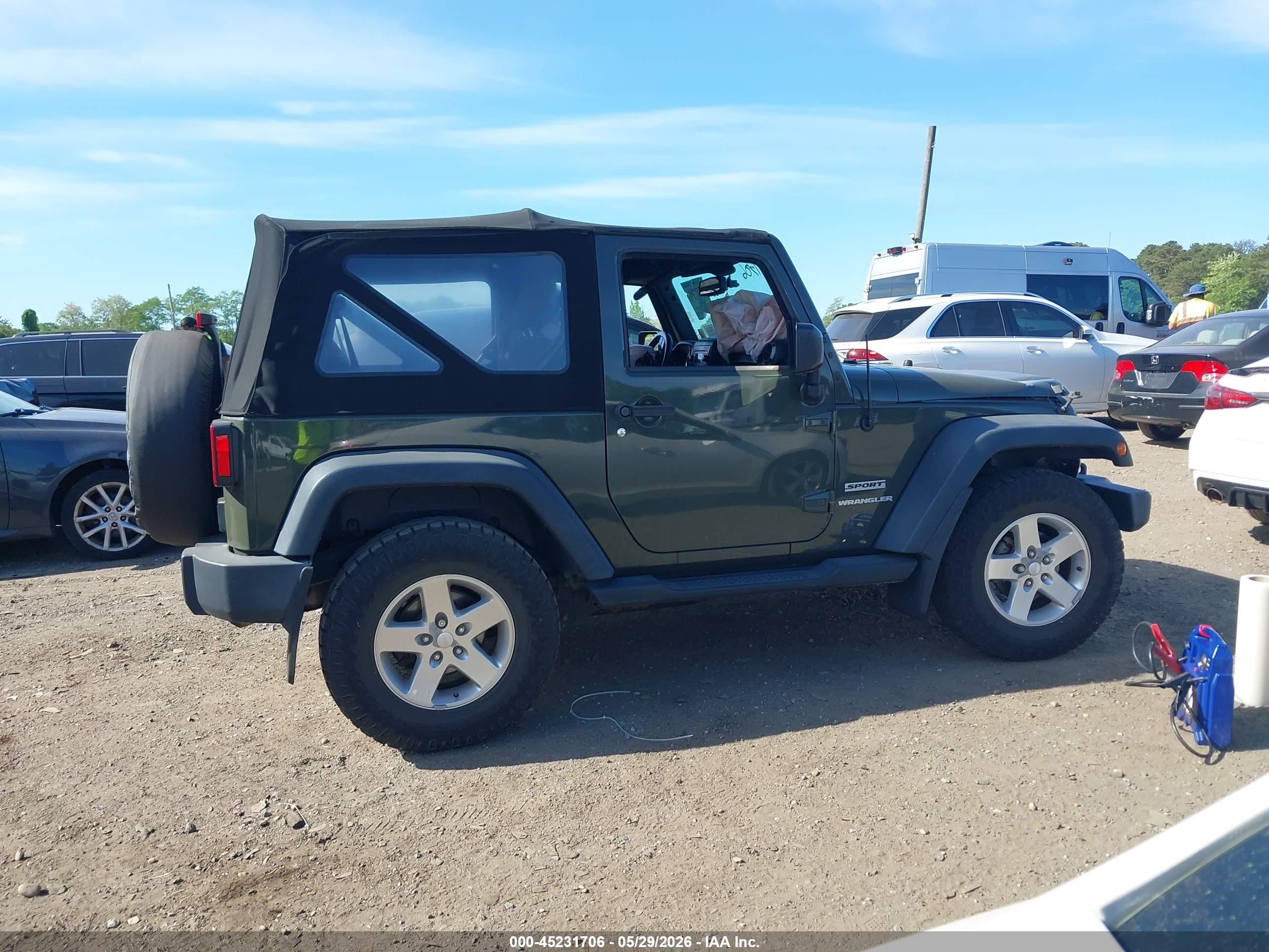 2015 Jeep Wrangler Sport Green vin: 1C4GJWAG2FL691839