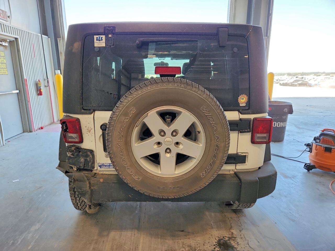 2012 Jeep Wrangler Sport White vin: 1C4GJWAG3CL259210