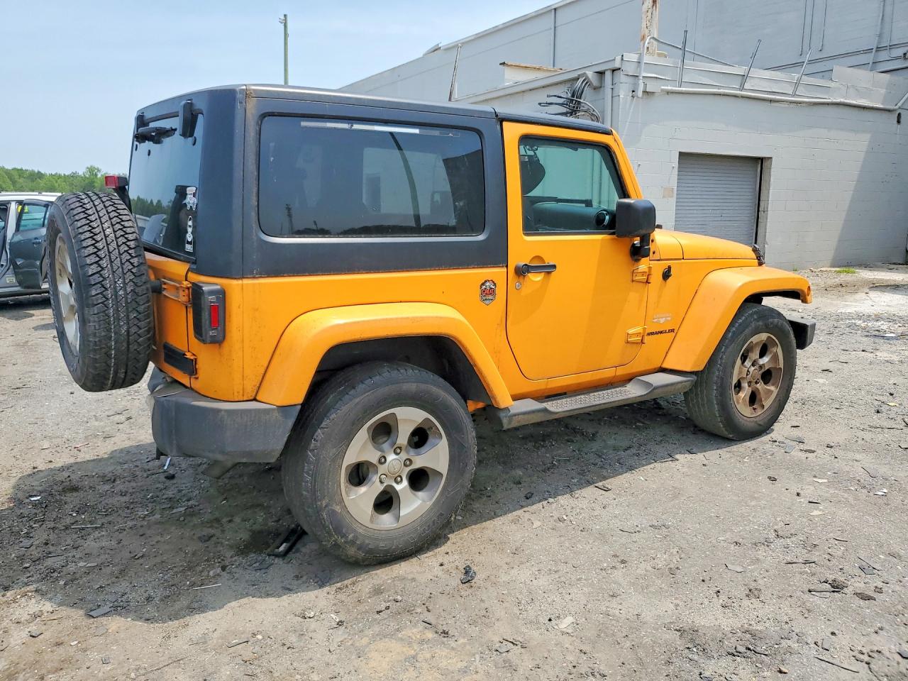 2013 Jeep Wrangler Sahara Желтый vin: 1C4GJWBG1DL545850