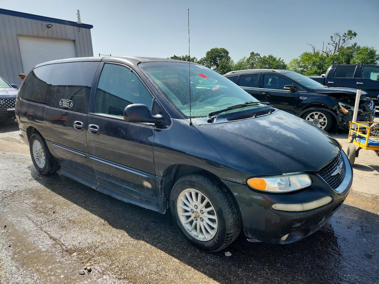 2000 Chrysler Town & Country Lx Черный vin: 1C4GP44G4YB655044