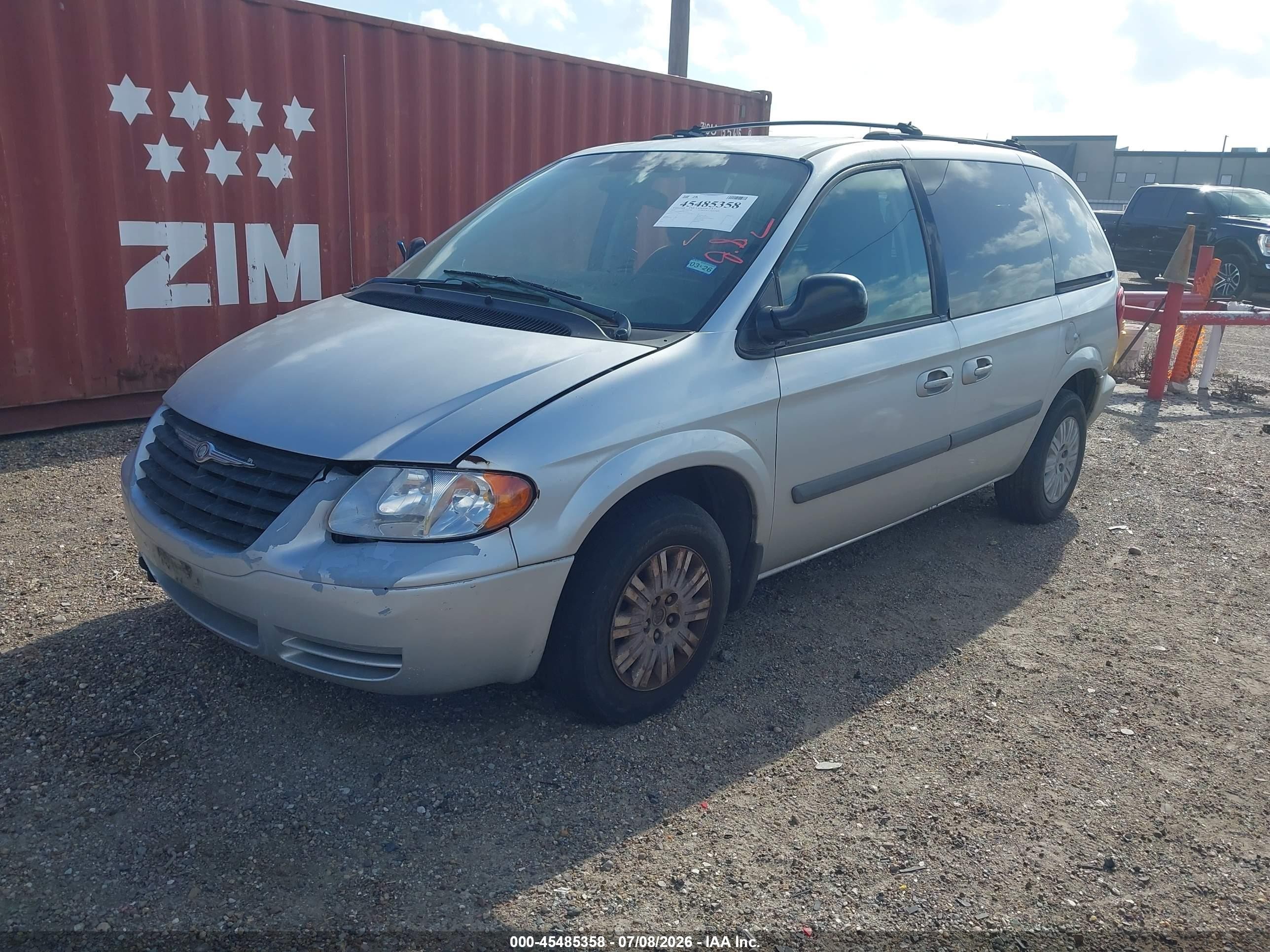 2005 Chrysler Town & Country   Silver vin: 1C4GP45R05B235373