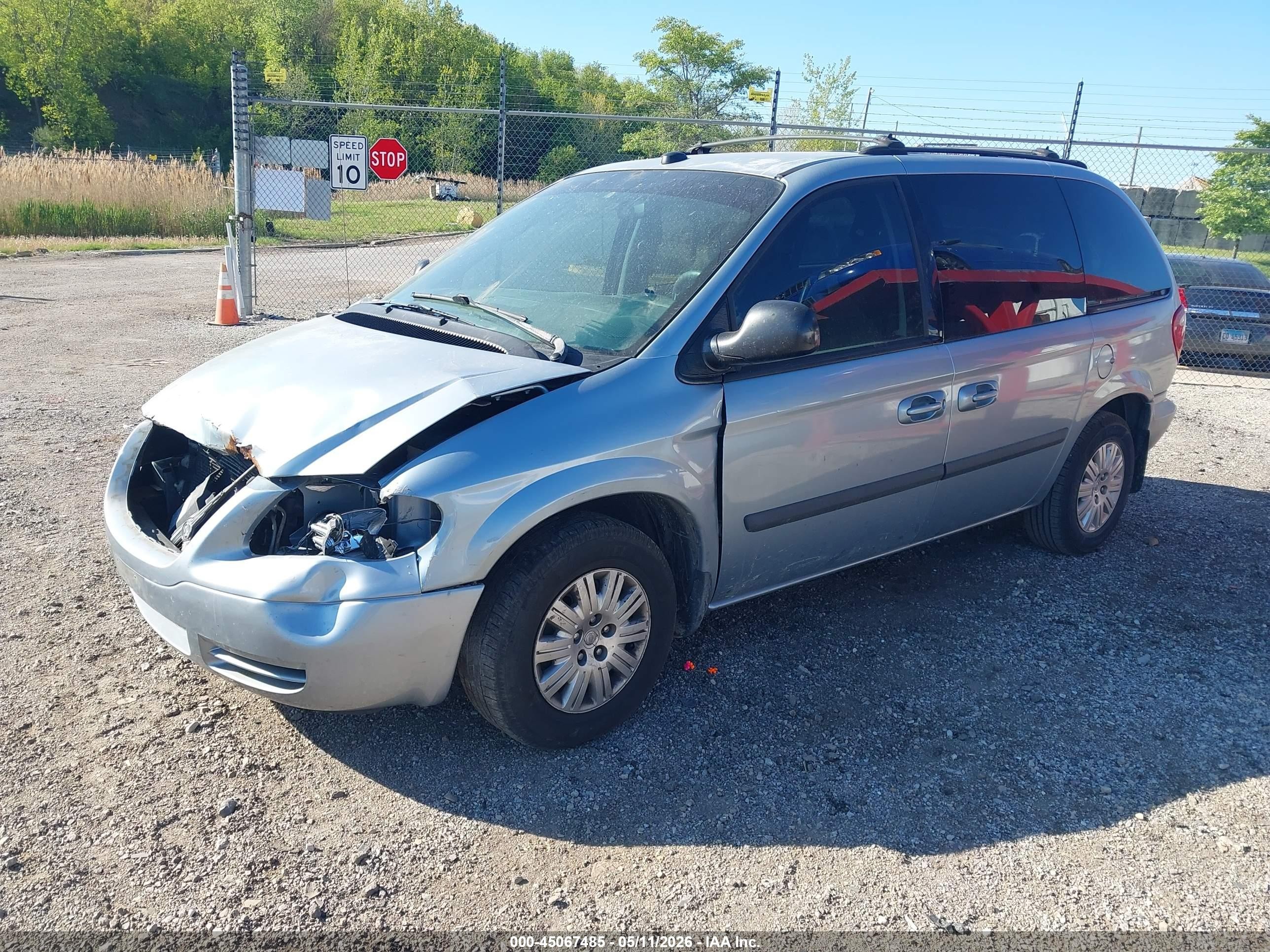 2005 Chrysler Town & Country   Blue vin: 1C4GP45R05B356856