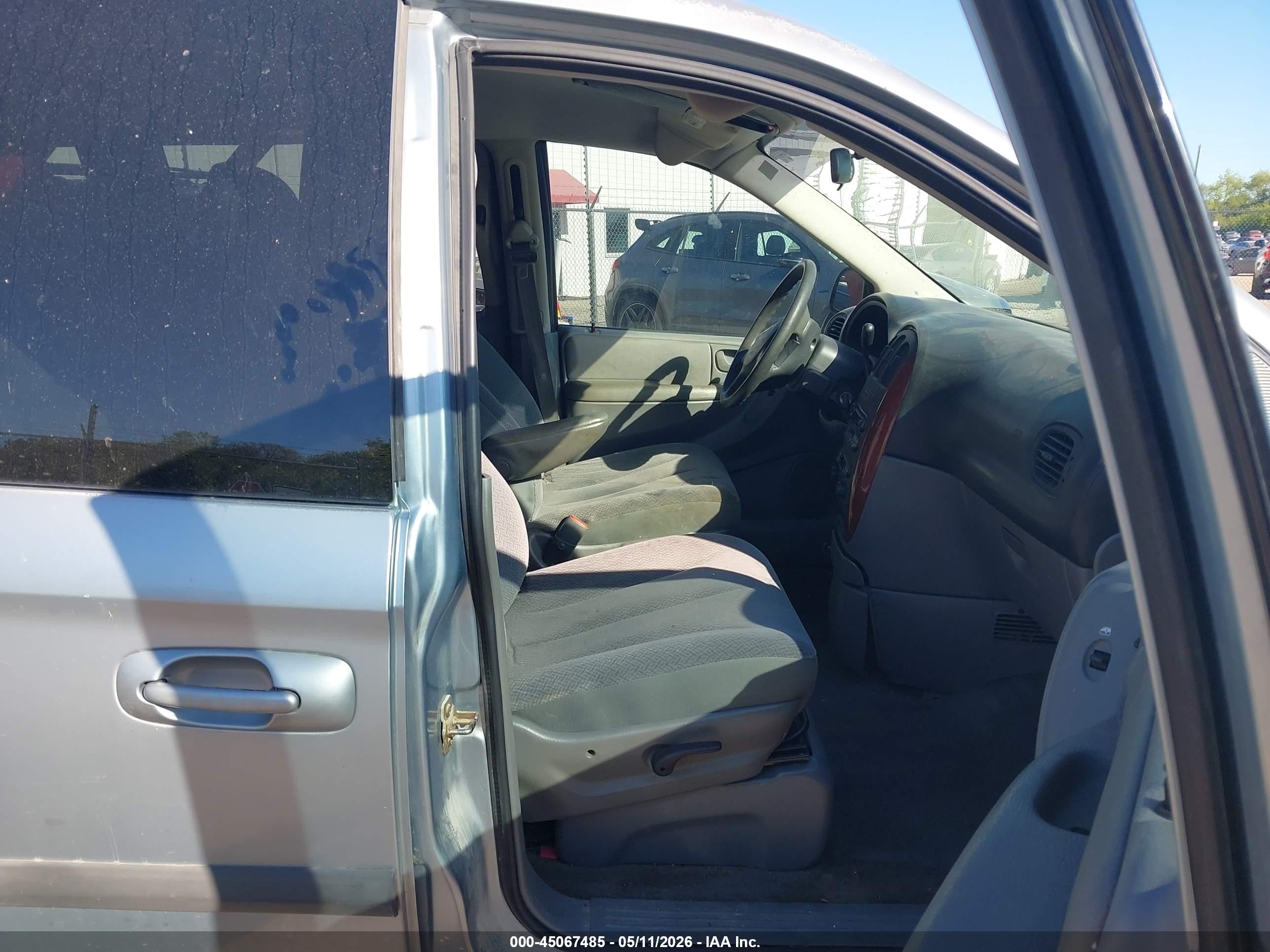 2005 Chrysler Town & Country   Blue vin: 1C4GP45R05B356856
