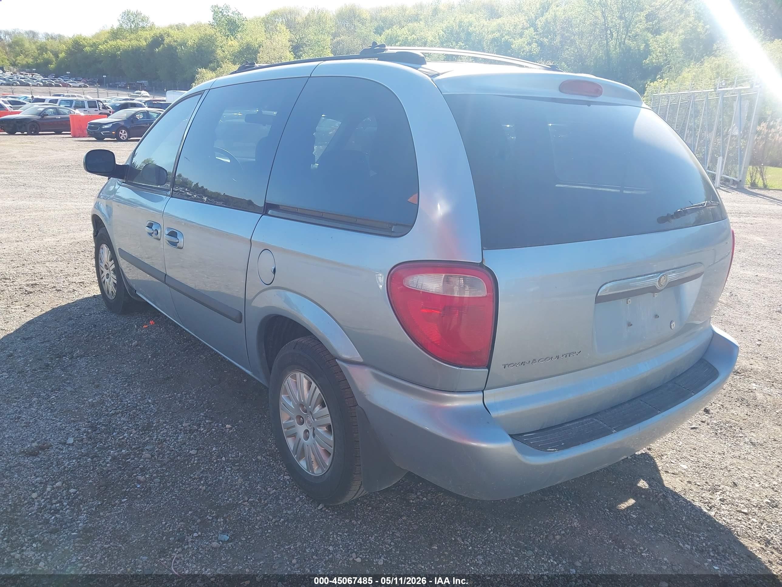 2005 Chrysler Town & Country   Blue vin: 1C4GP45R05B356856