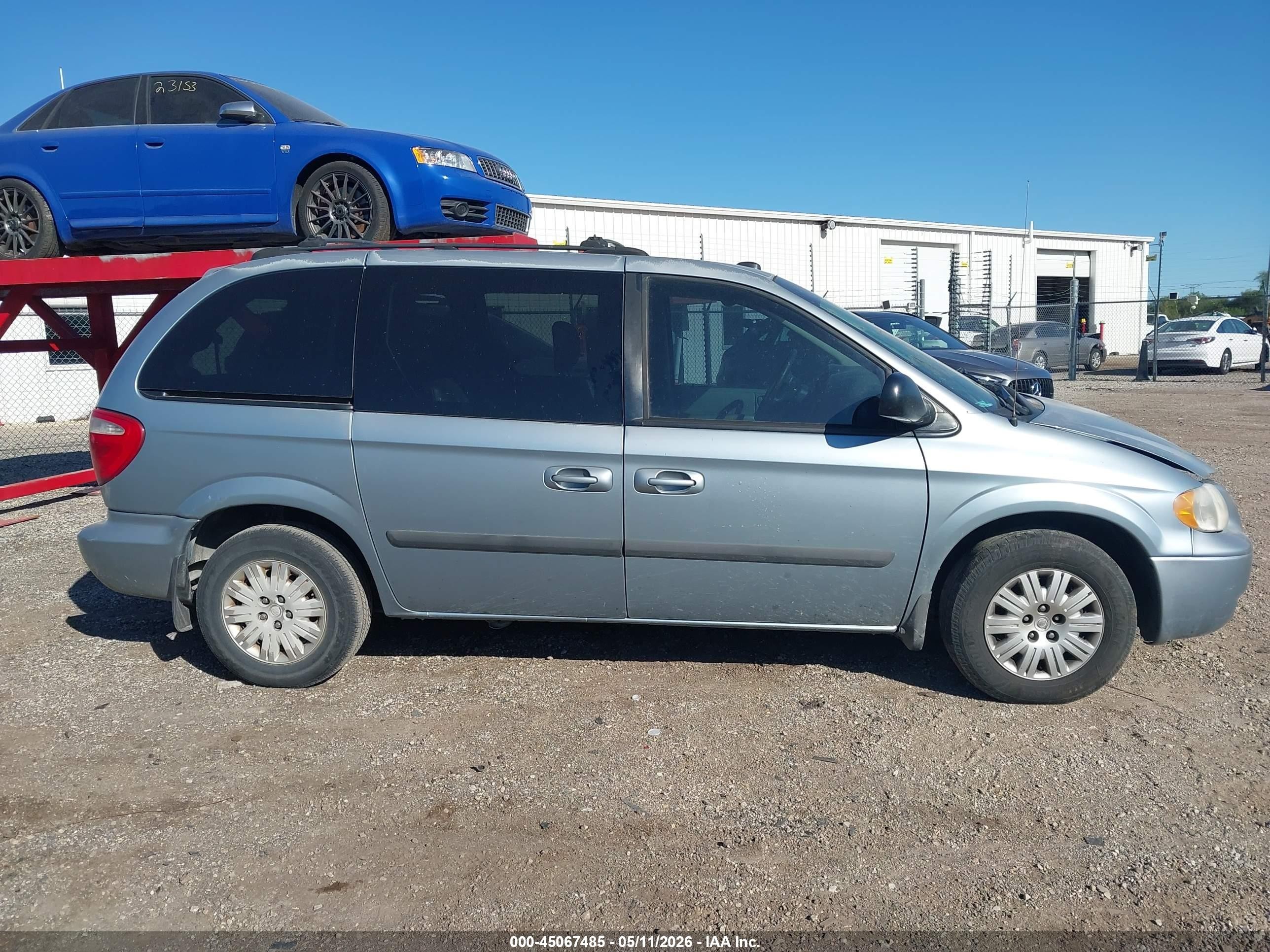 2005 Chrysler Town & Country   Blue vin: 1C4GP45R05B356856