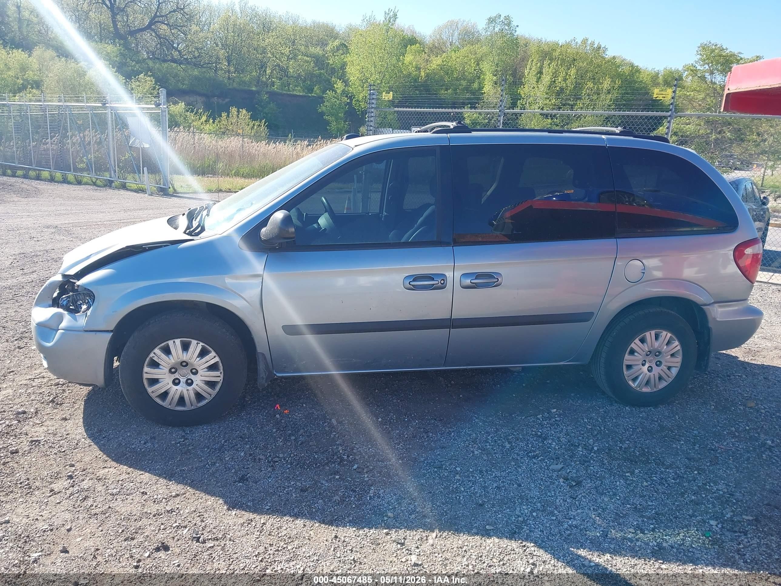 2005 Chrysler Town & Country   Blue vin: 1C4GP45R05B356856