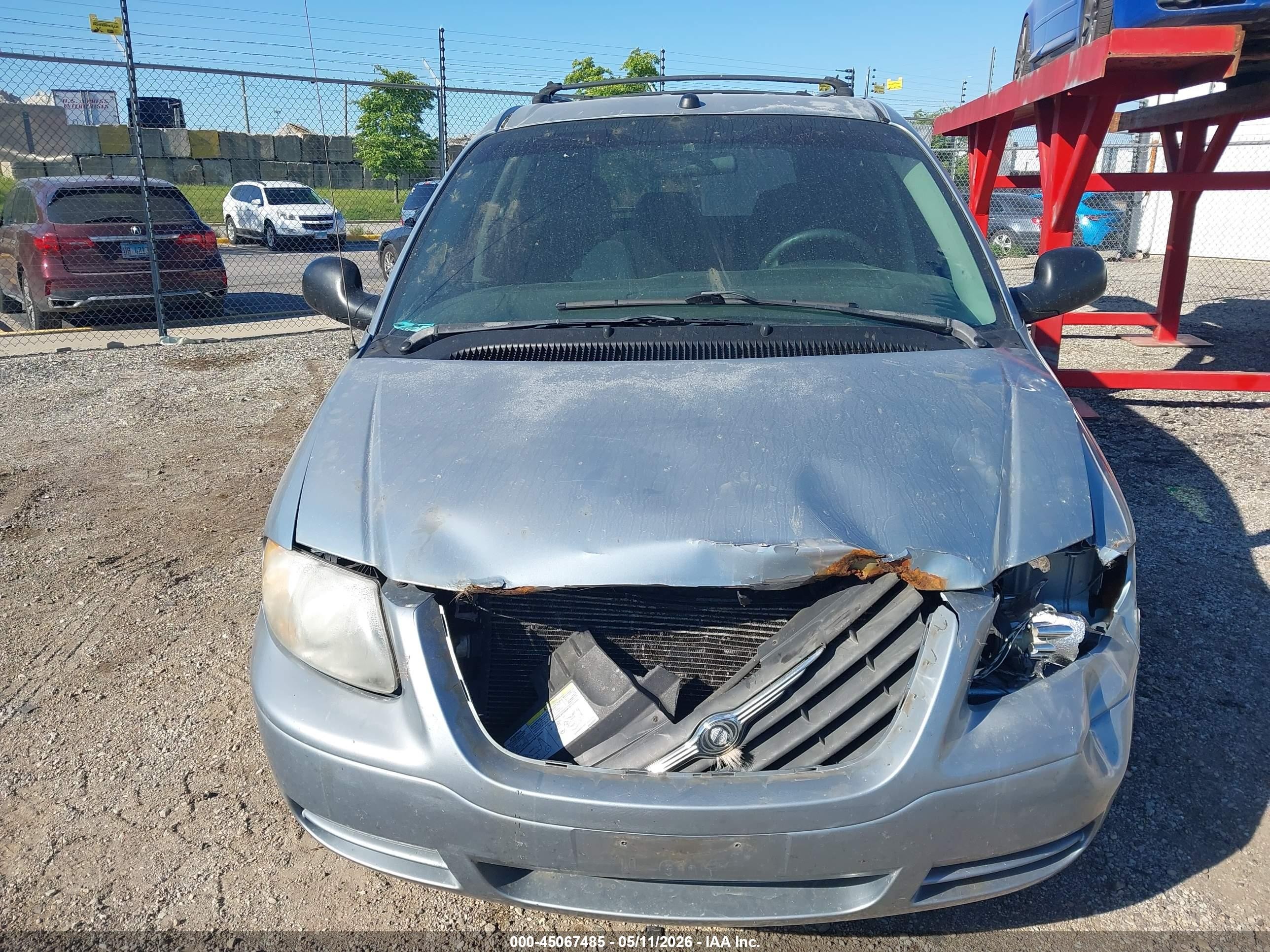 2005 Chrysler Town & Country   Blue vin: 1C4GP45R05B356856