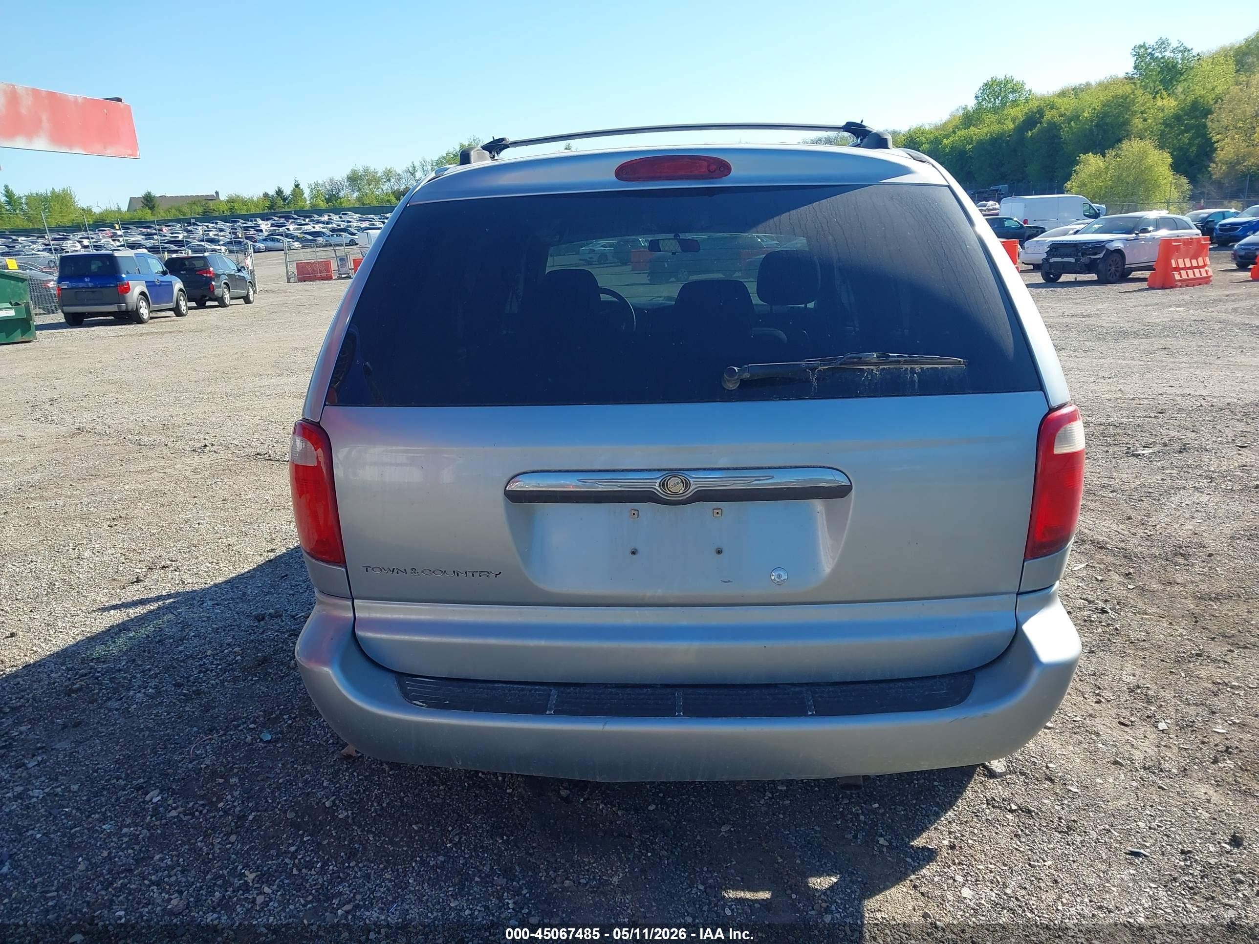 2005 Chrysler Town & Country   Blue vin: 1C4GP45R05B356856