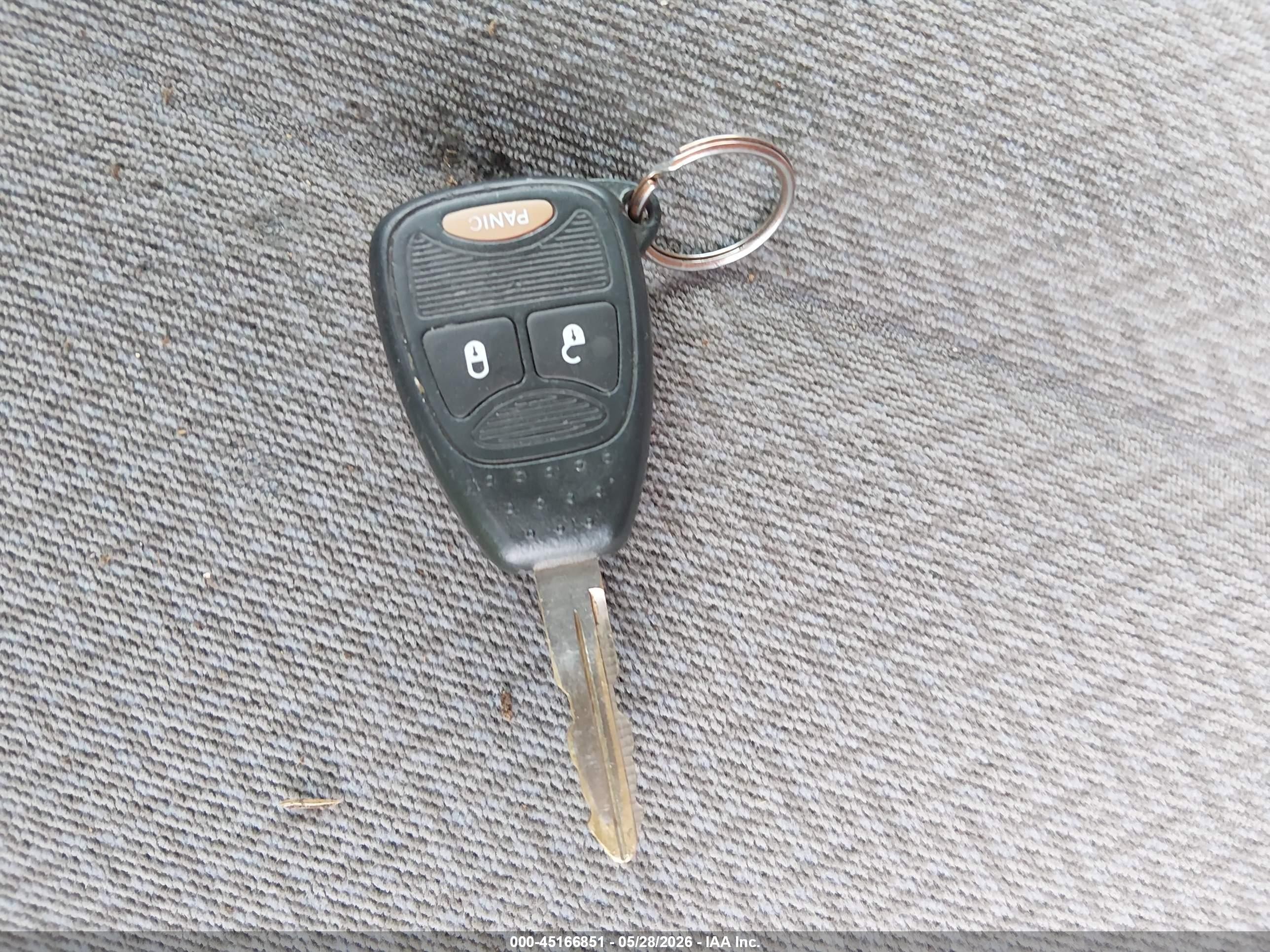2005 Chrysler Town & Country   Tan vin: 1C4GP45R05B438585