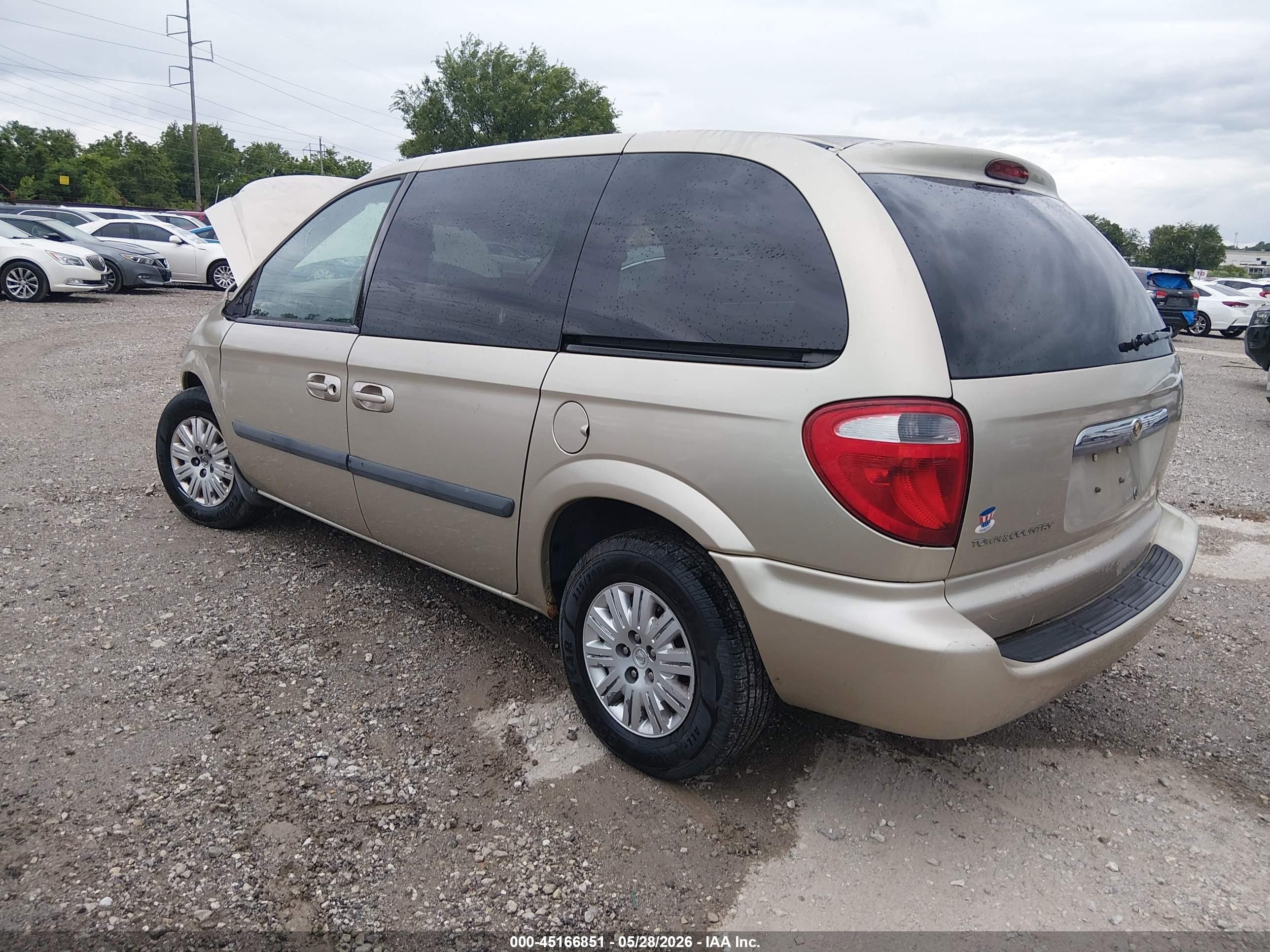 2005 Chrysler Town & Country   Tan vin: 1C4GP45R05B438585