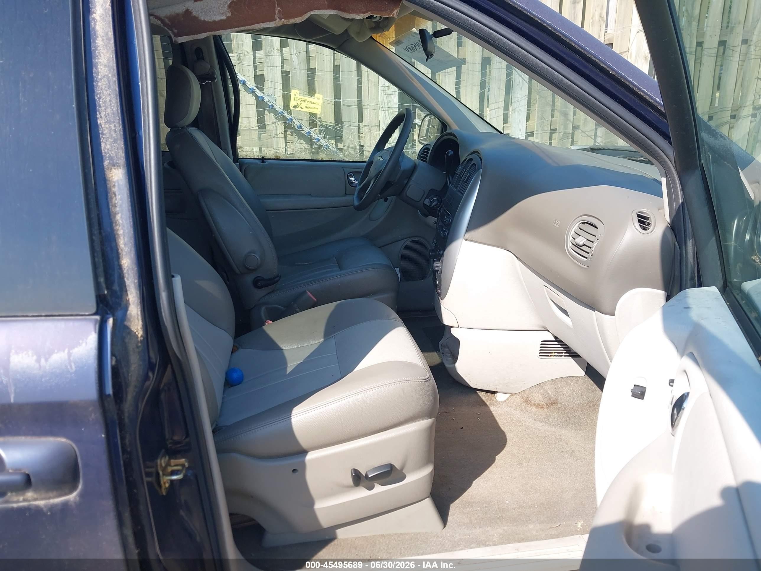2005 Chrysler Town & Country Blue vin: 1C4GP45R15B288017