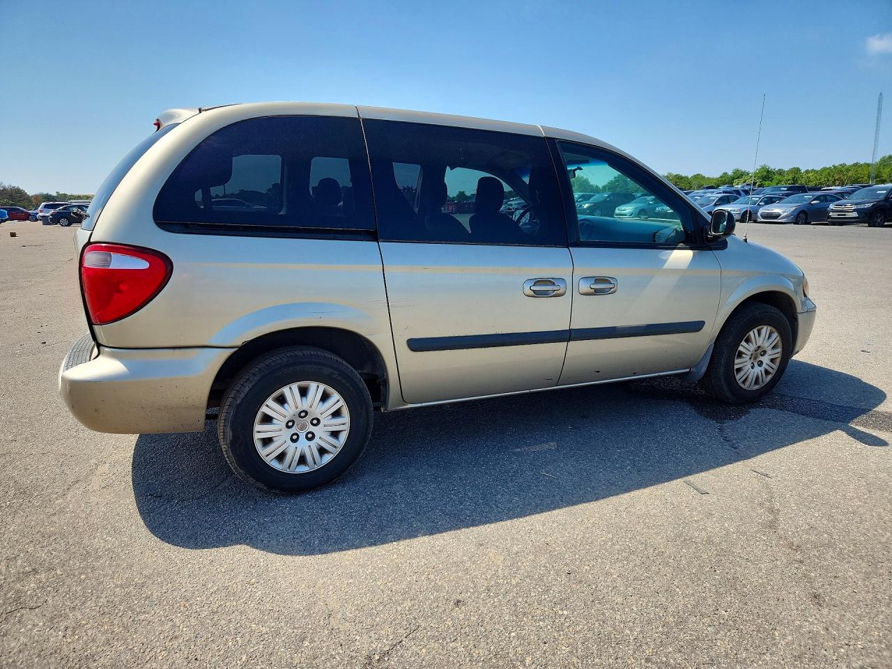 2005 Chrysler Town & Country Beige vin: 1C4GP45R15B288034