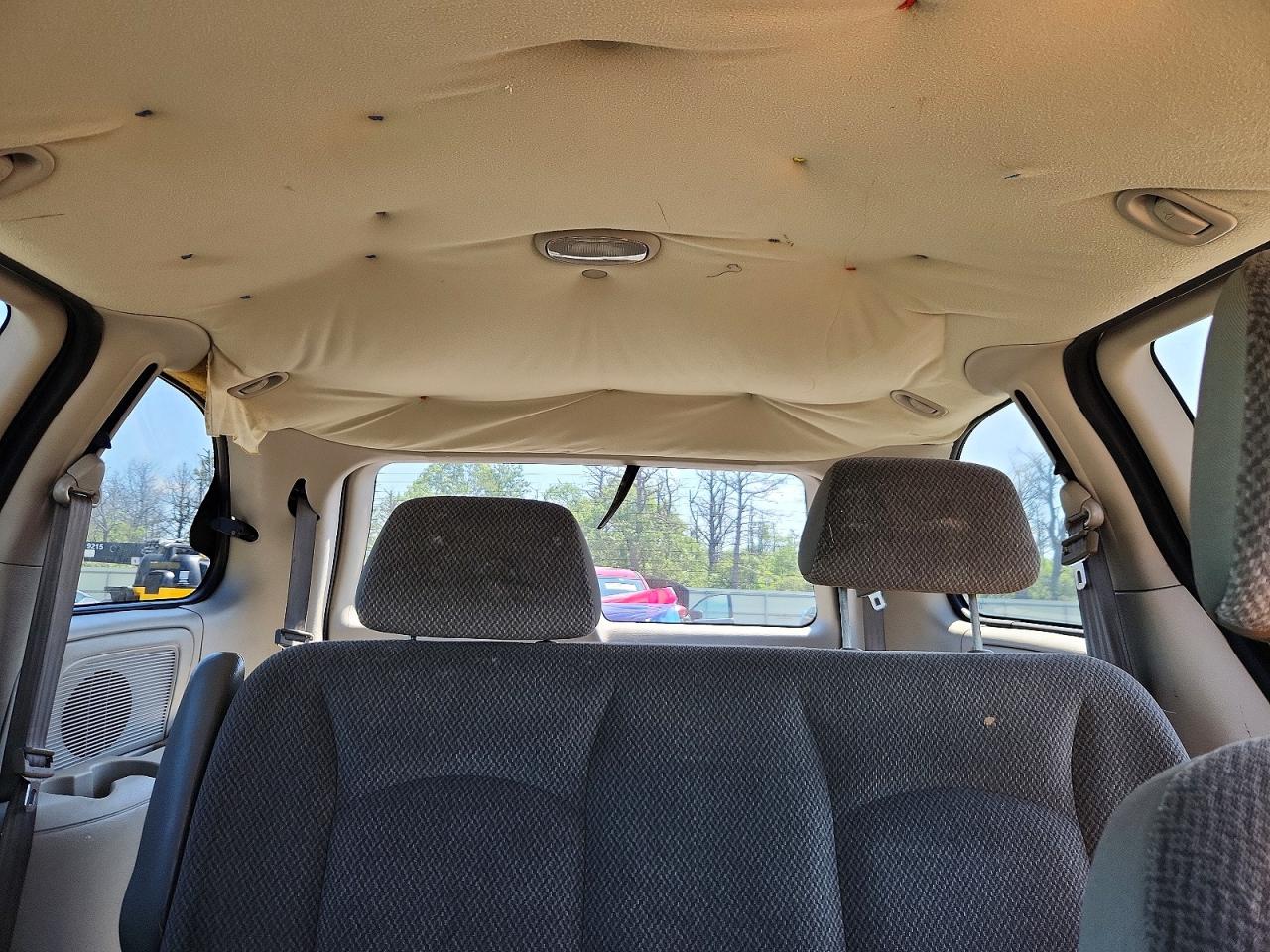 2005 Chrysler Town & Country Beige vin: 1C4GP45R15B288034