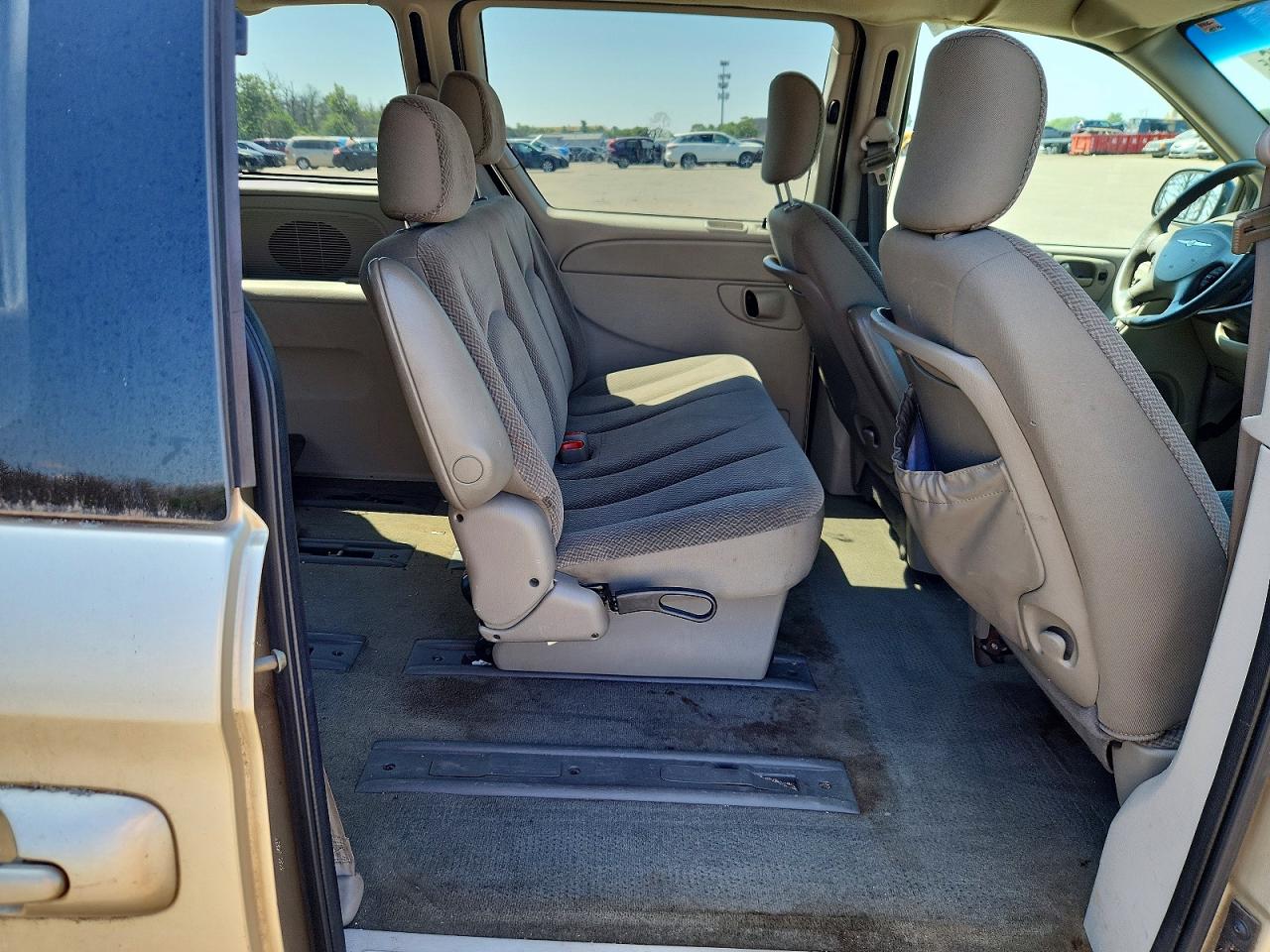 2005 Chrysler Town & Country Beige vin: 1C4GP45R15B288034