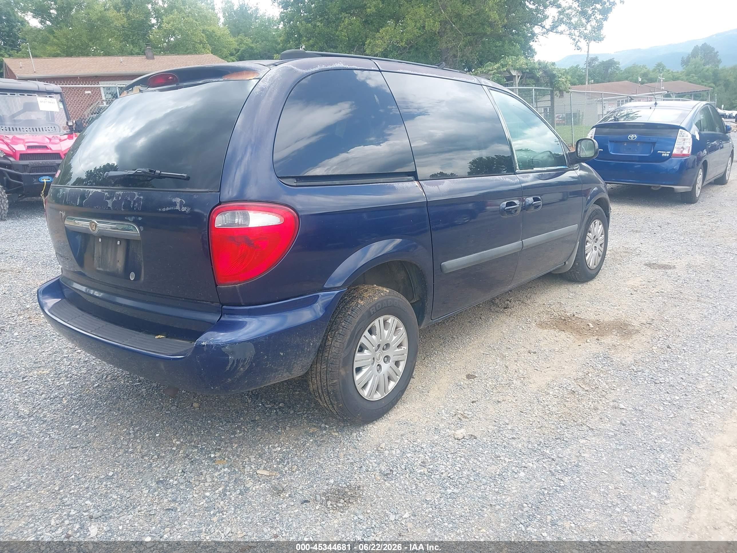 2005 Chrysler Town & Country   Blue vin: 1C4GP45R15B431063