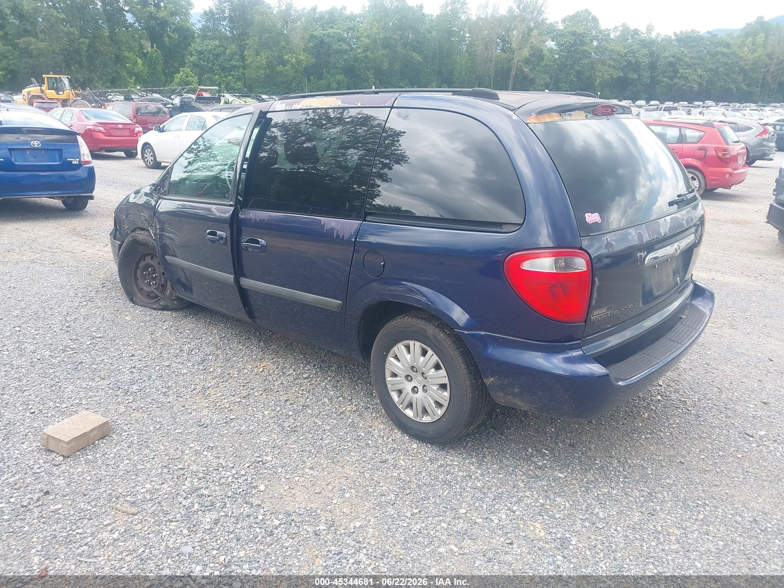 2005 Chrysler Town & Country   Blue vin: 1C4GP45R15B431063