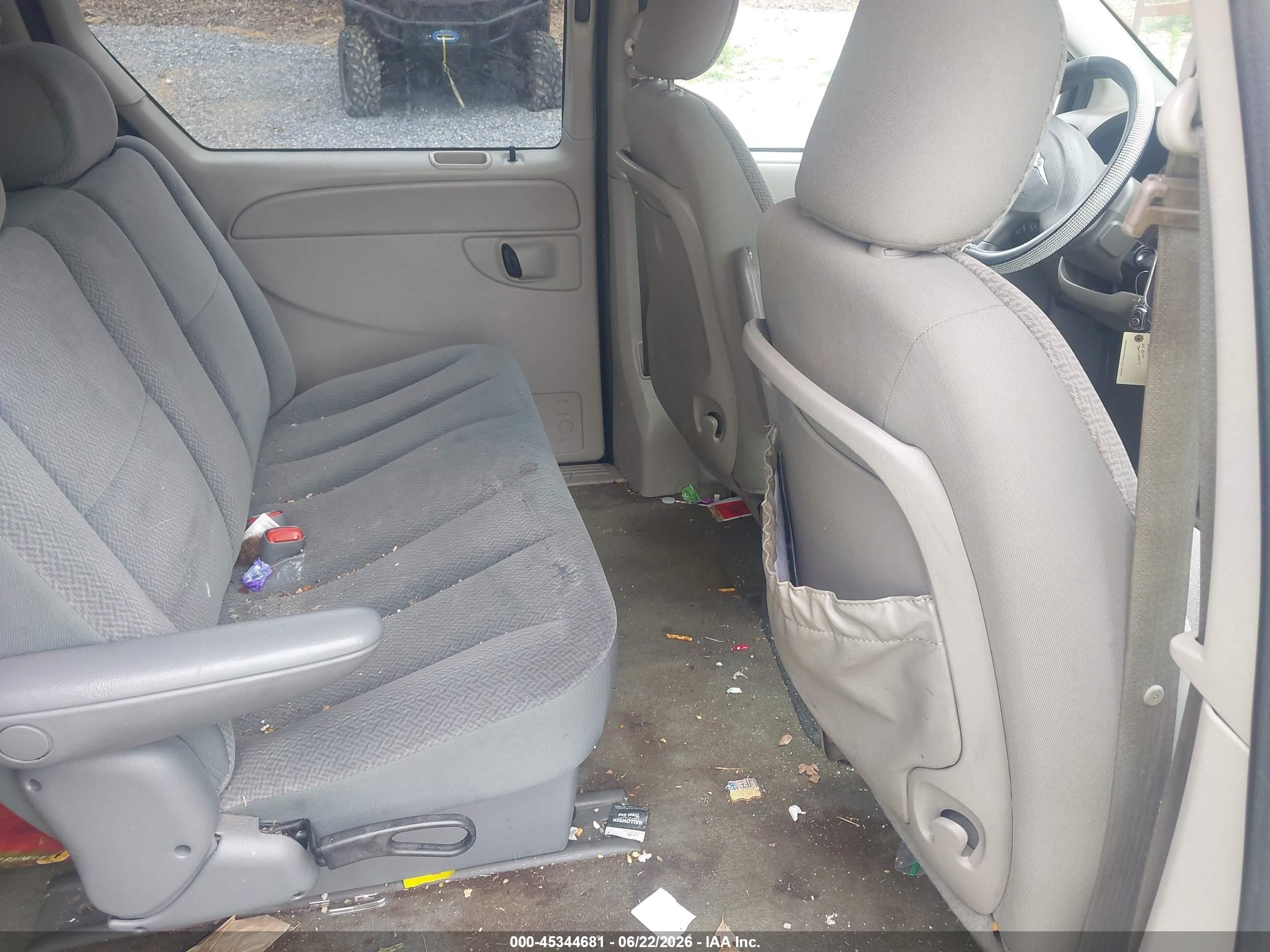 2005 Chrysler Town & Country   Blue vin: 1C4GP45R15B431063