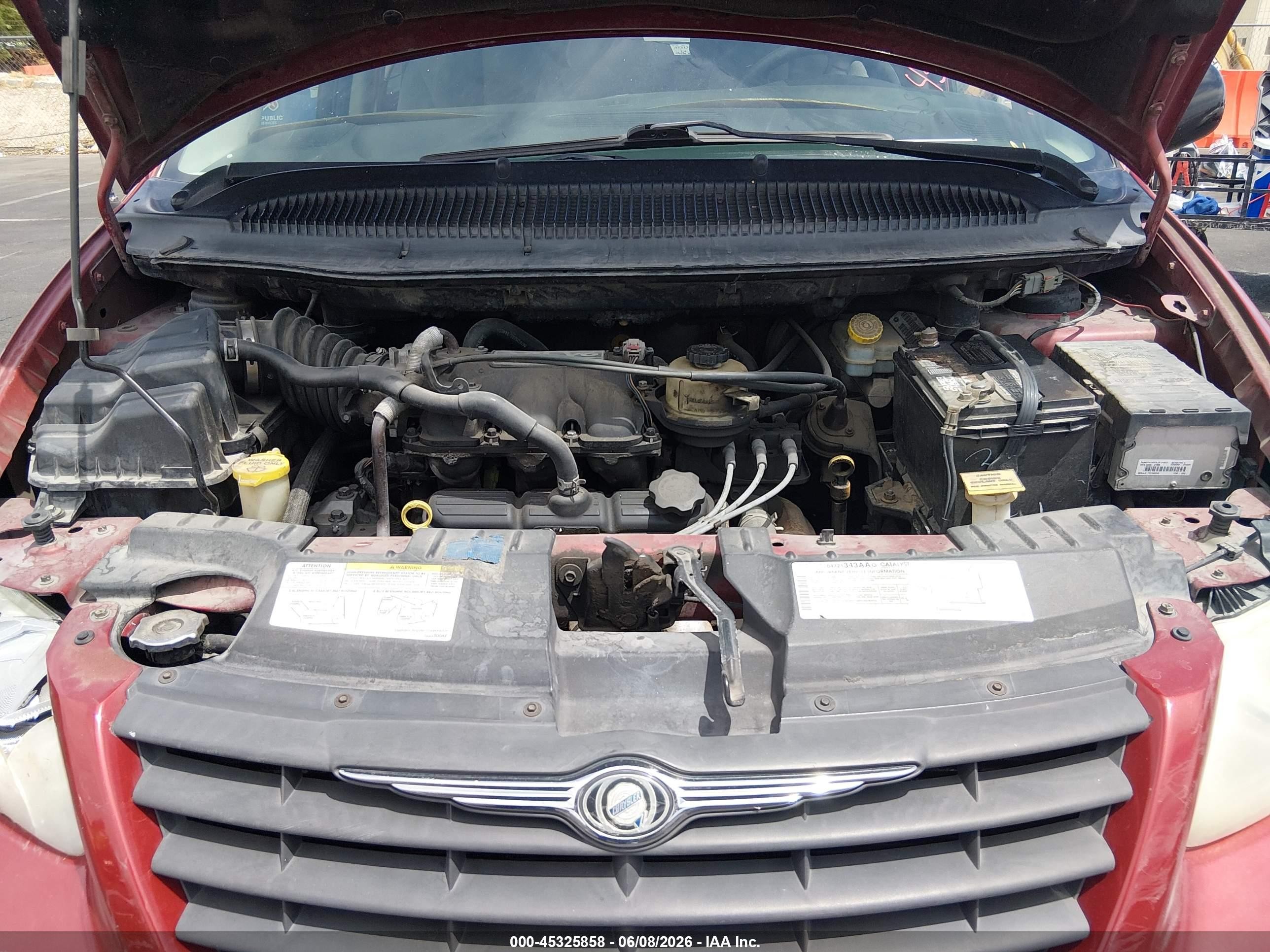 2005 Chrysler Town & Country   Red vin: 1C4GP45R35B282560