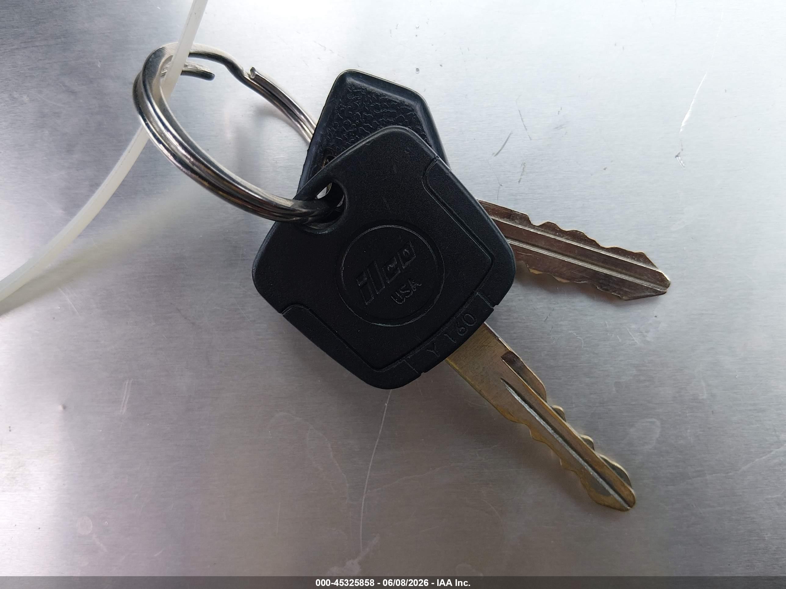 2005 Chrysler Town & Country   Red vin: 1C4GP45R35B282560