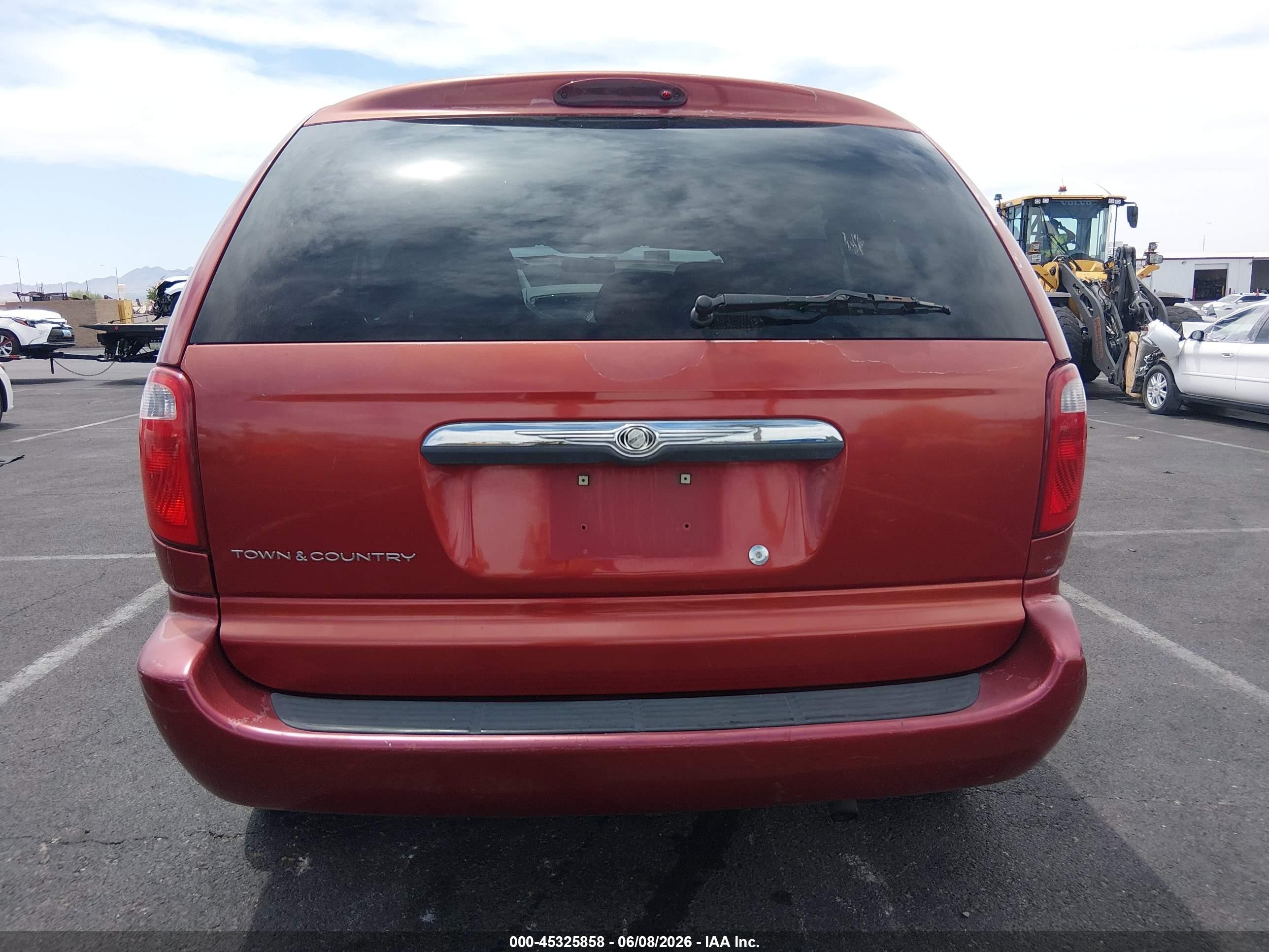 2005 Chrysler Town & Country   Red vin: 1C4GP45R35B282560