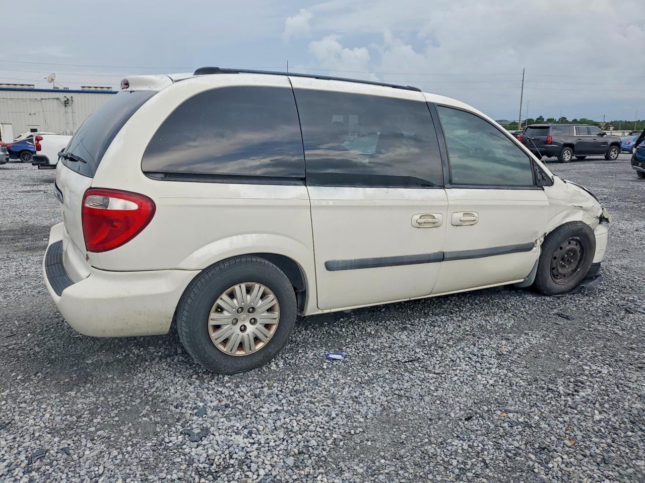 2005 Chrysler Town & Country White vin: 1C4GP45R35B430786