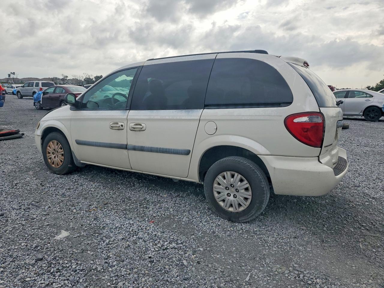 2005 Chrysler Town & Country White vin: 1C4GP45R35B430786
