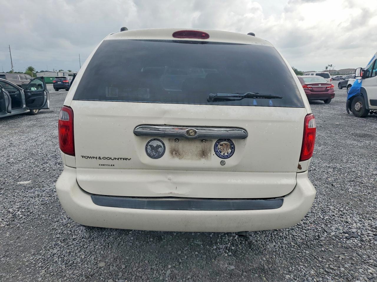 2005 Chrysler Town & Country White vin: 1C4GP45R35B430786
