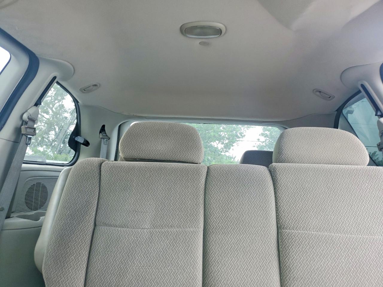 2005 Chrysler Town & Country White vin: 1C4GP45R35B430786