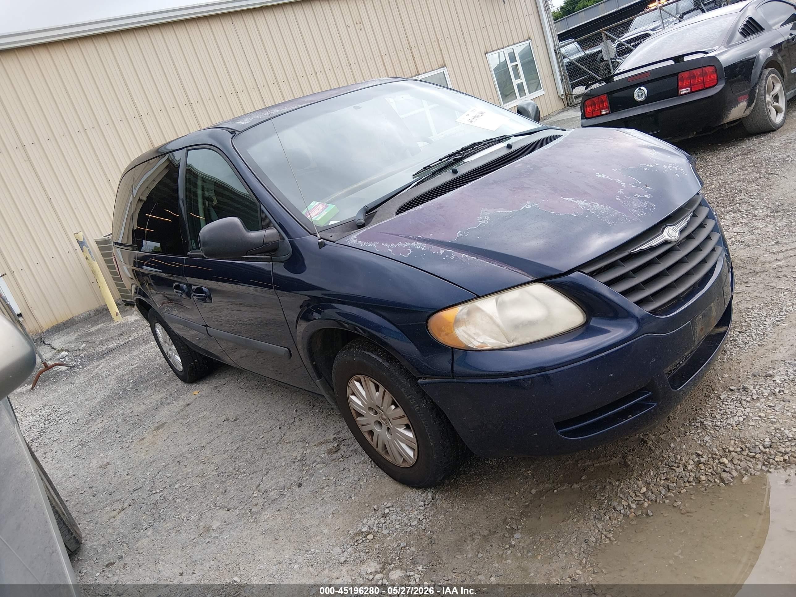2005 Chrysler Town & Country   Dark Blue vin: 1C4GP45R55B330222