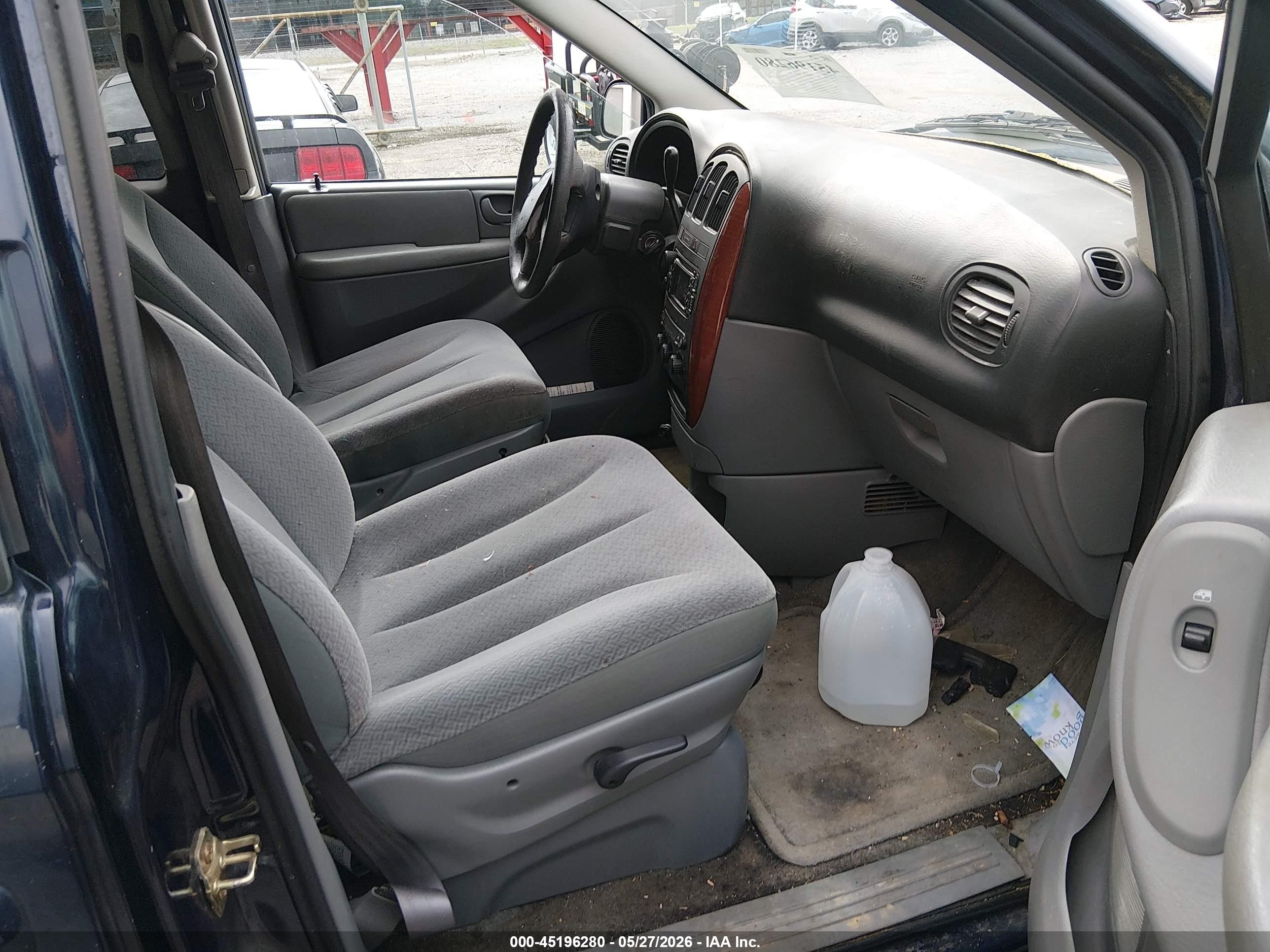 2005 Chrysler Town & Country   Dark Blue vin: 1C4GP45R55B330222