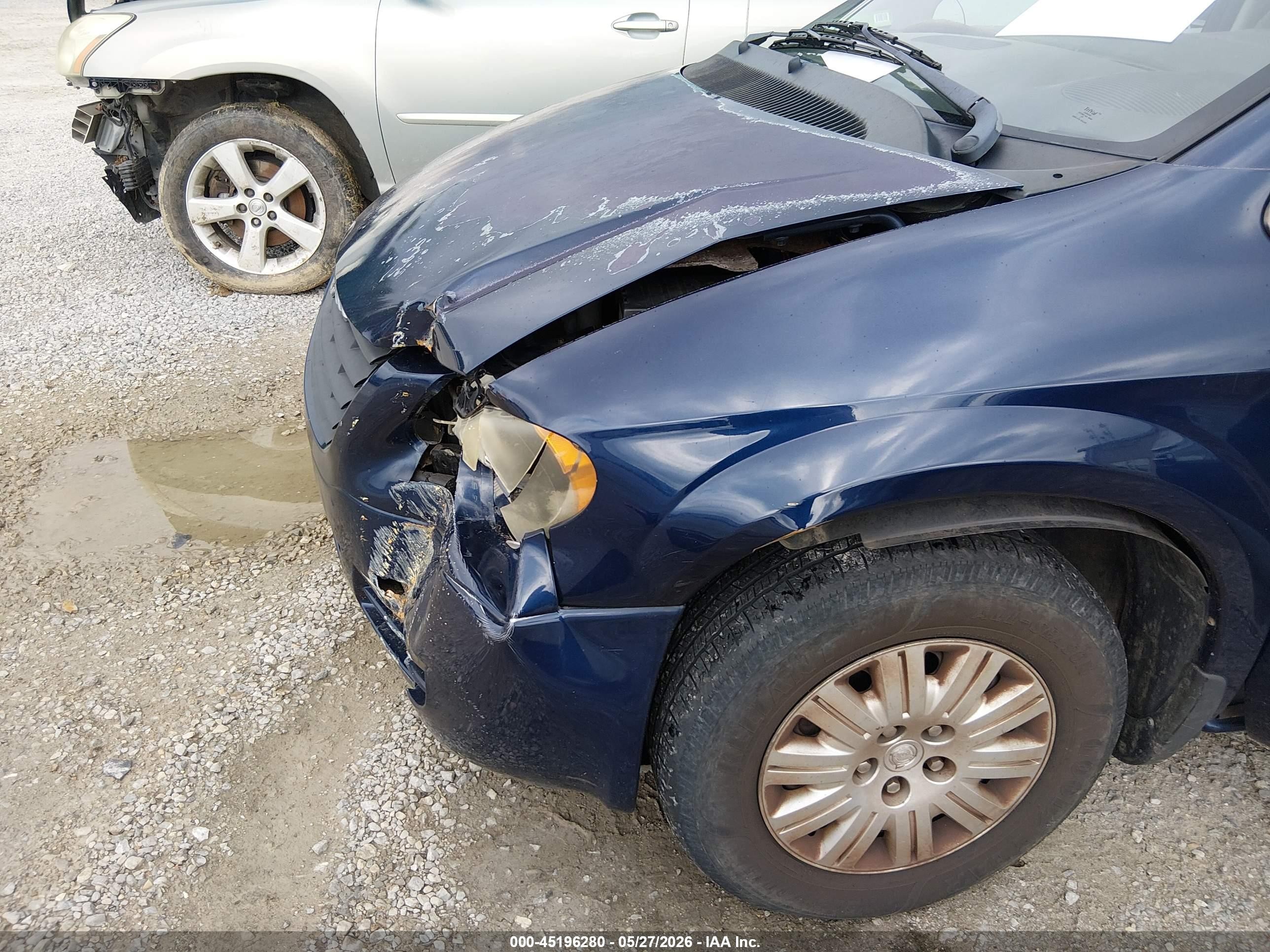 2005 Chrysler Town & Country   Dark Blue vin: 1C4GP45R55B330222