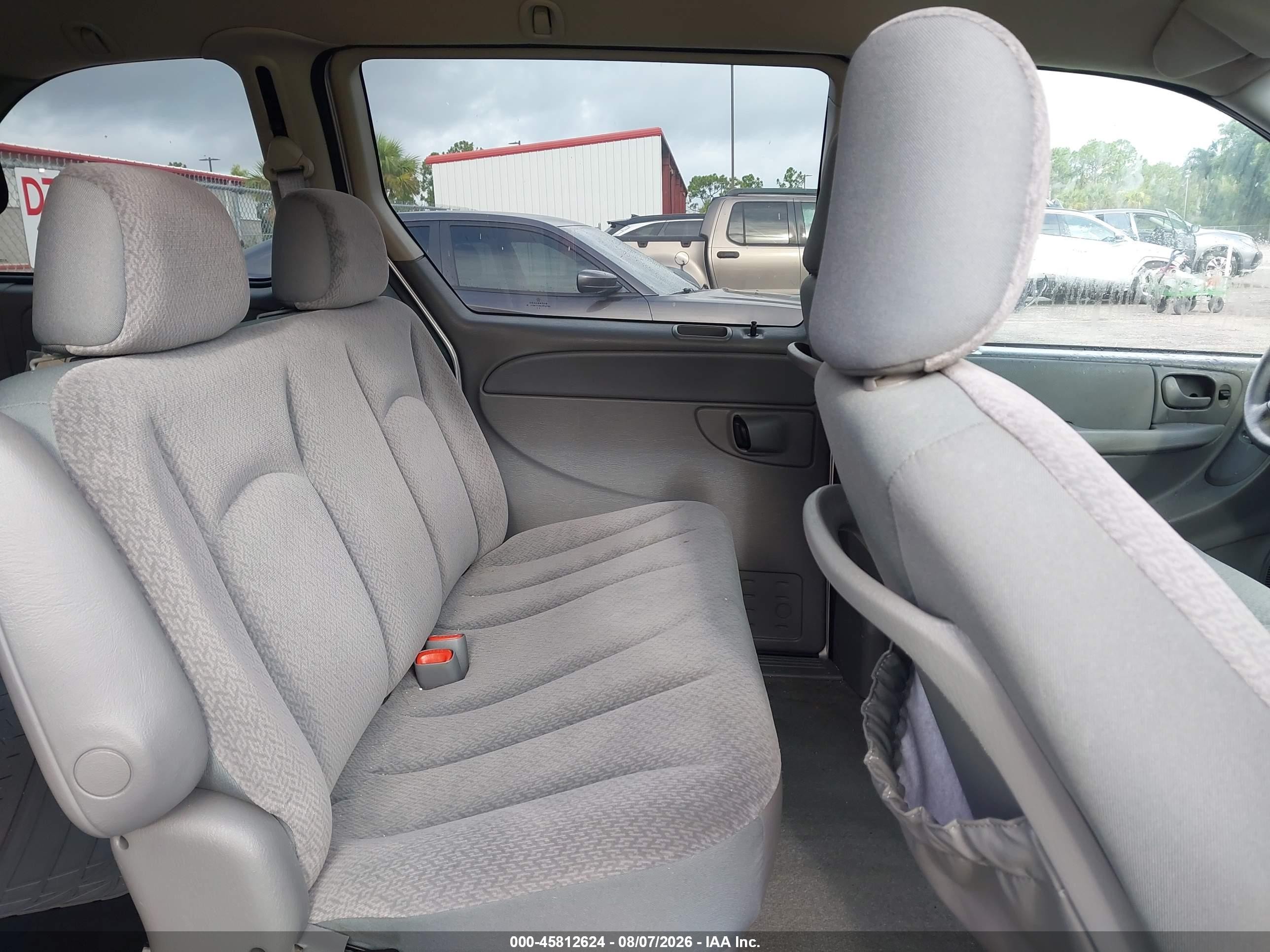 2005 Chrysler Town & Country   Серебряный vin: 1C4GP45R55B417196