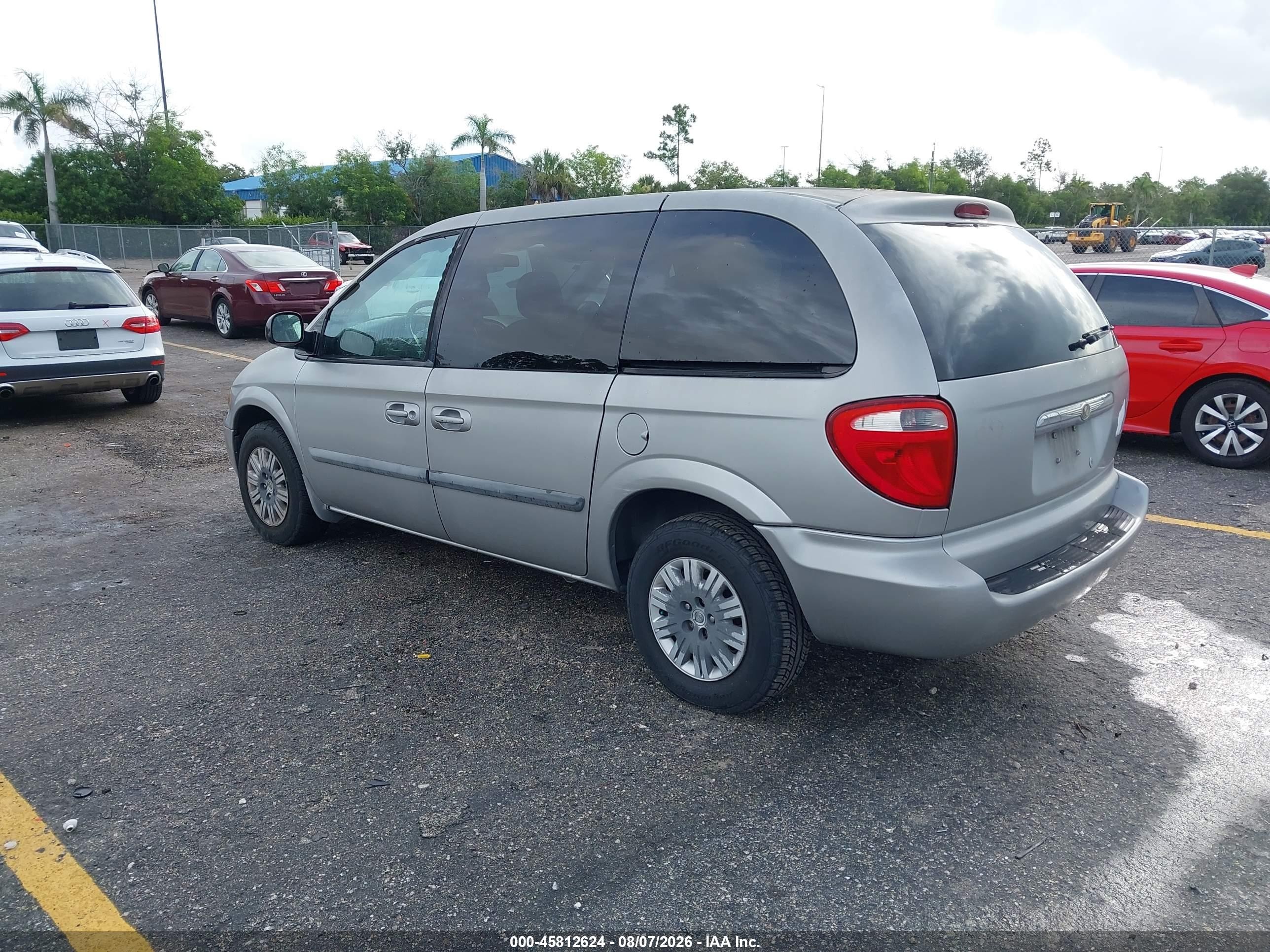 2005 Chrysler Town & Country   Серебряный vin: 1C4GP45R55B417196