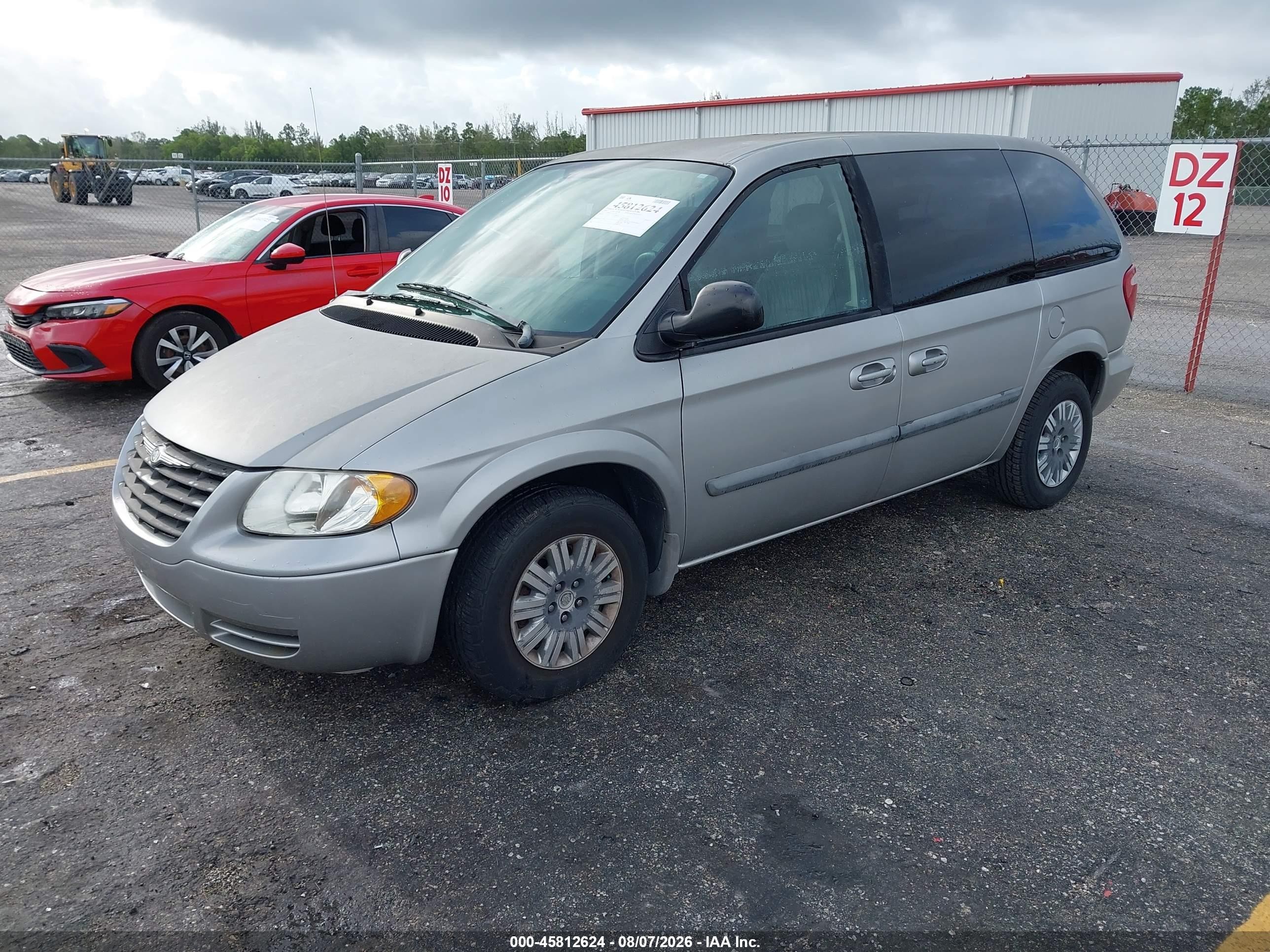2005 Chrysler Town & Country   Серебряный vin: 1C4GP45R55B417196