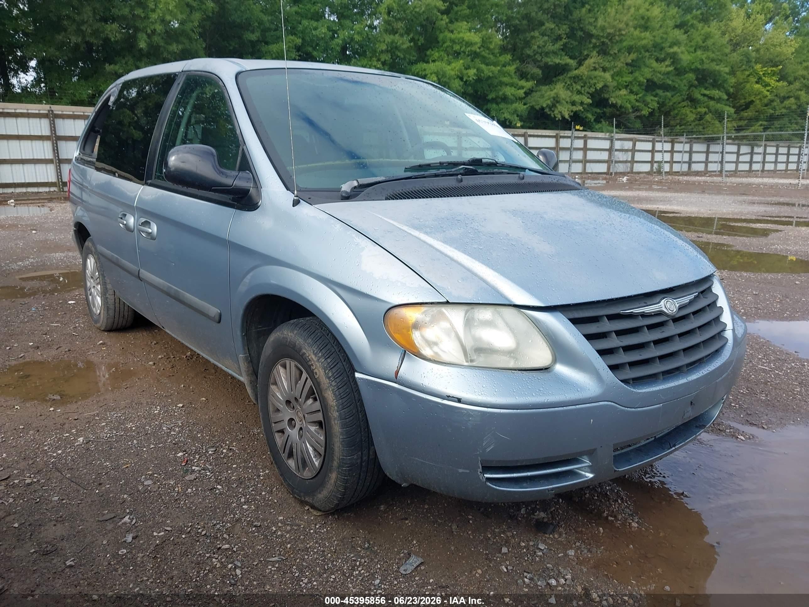 2005 Chrysler Town & Country   Blue vin: 1C4GP45R65B353508