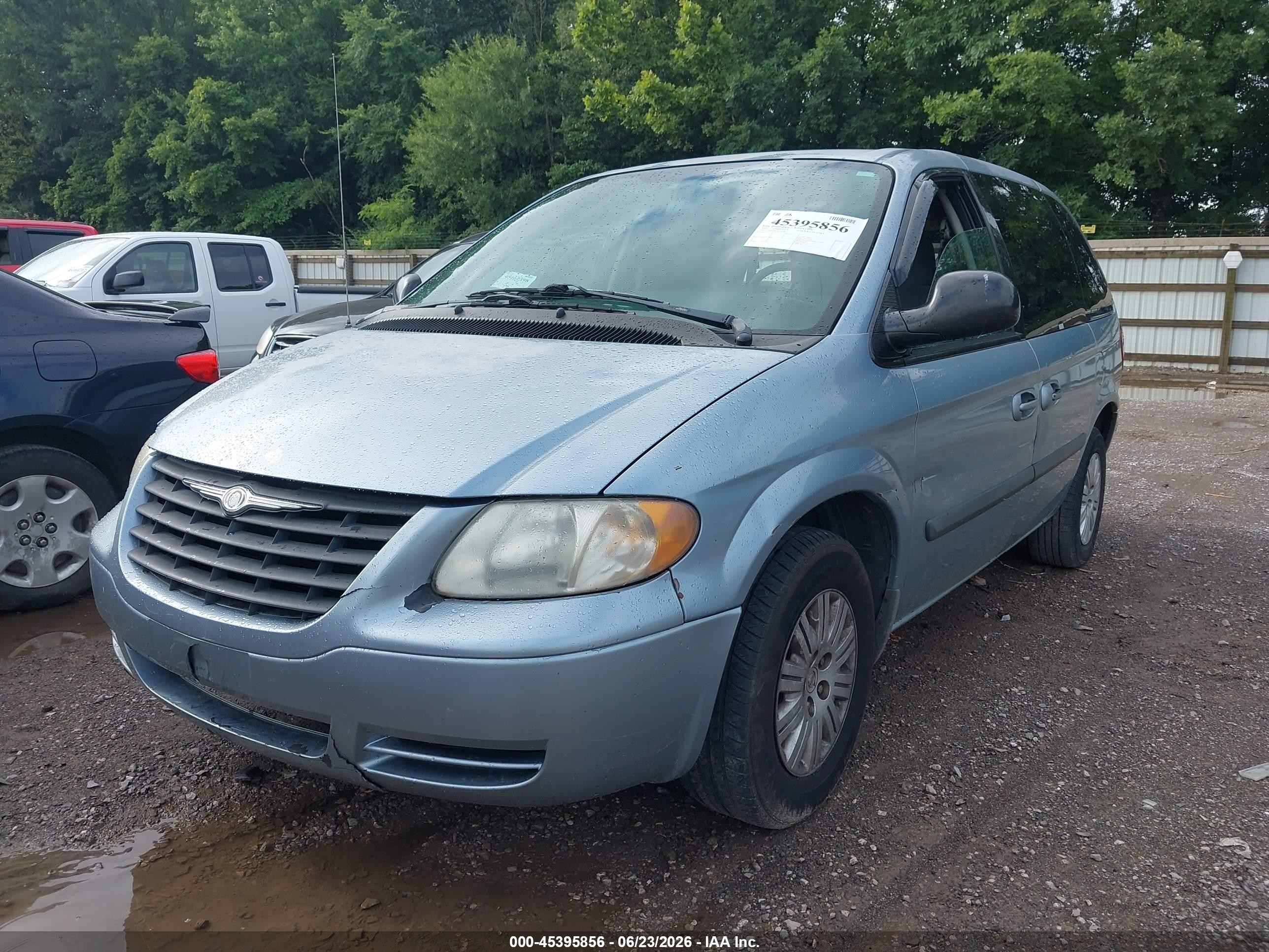 2005 Chrysler Town & Country   Blue vin: 1C4GP45R65B353508