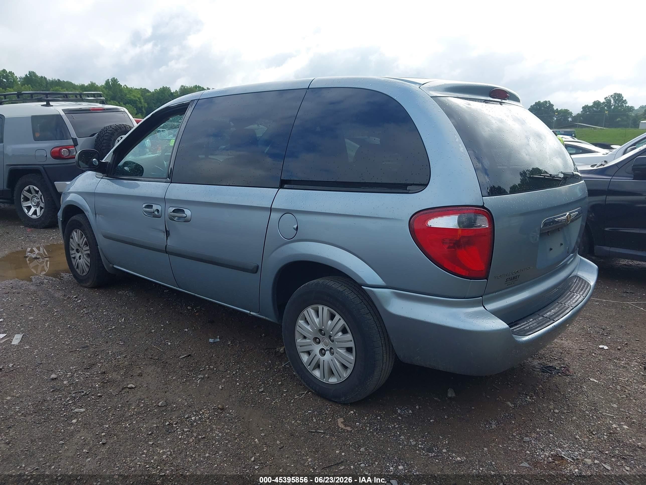 2005 Chrysler Town & Country   Blue vin: 1C4GP45R65B353508