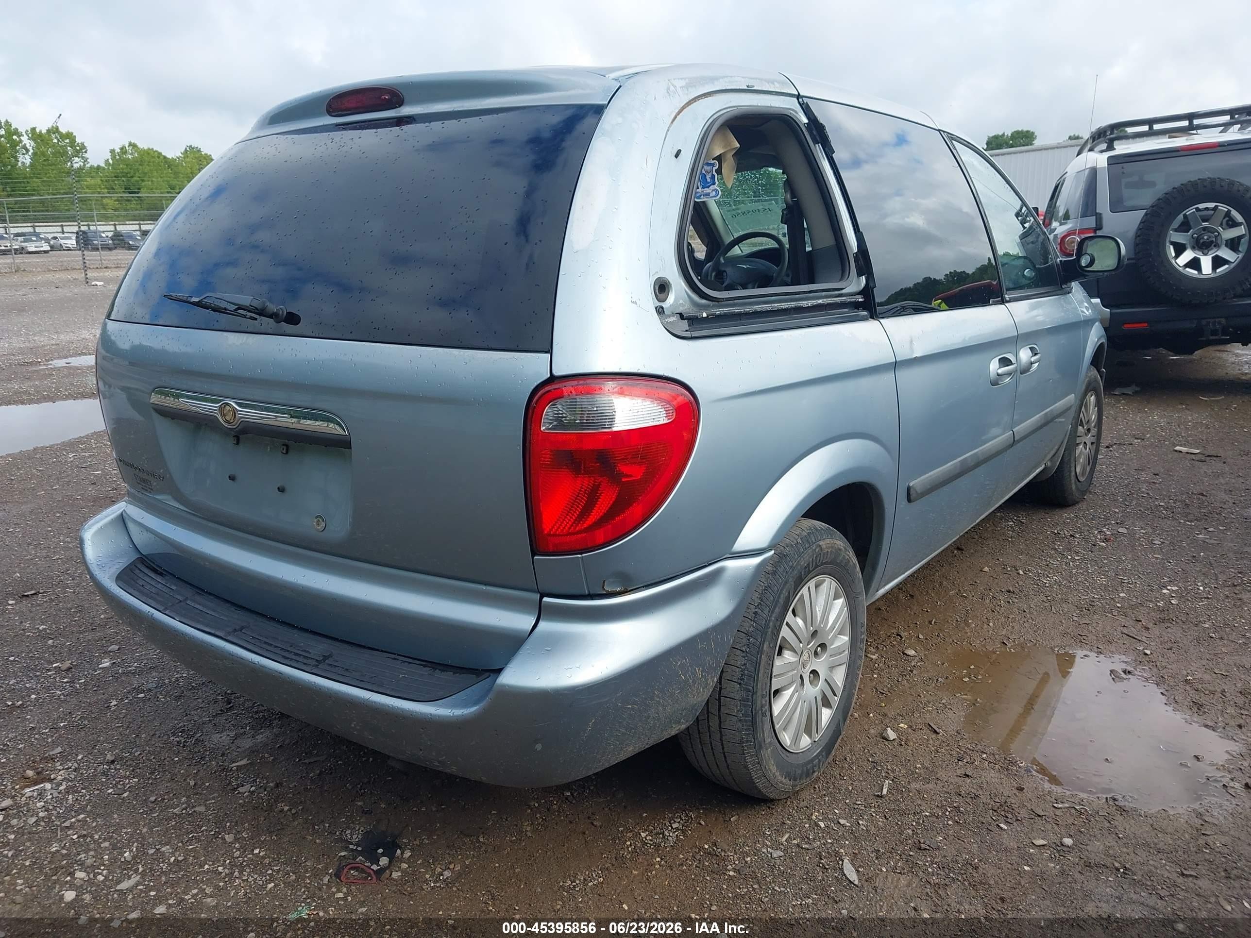 2005 Chrysler Town & Country   Blue vin: 1C4GP45R65B353508