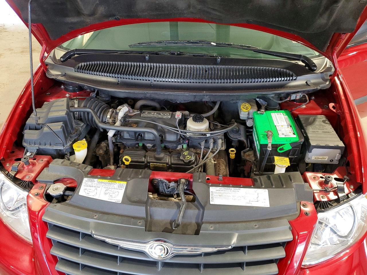 2005 Chrysler Town & Country Red vin: 1C4GP45R65B361737