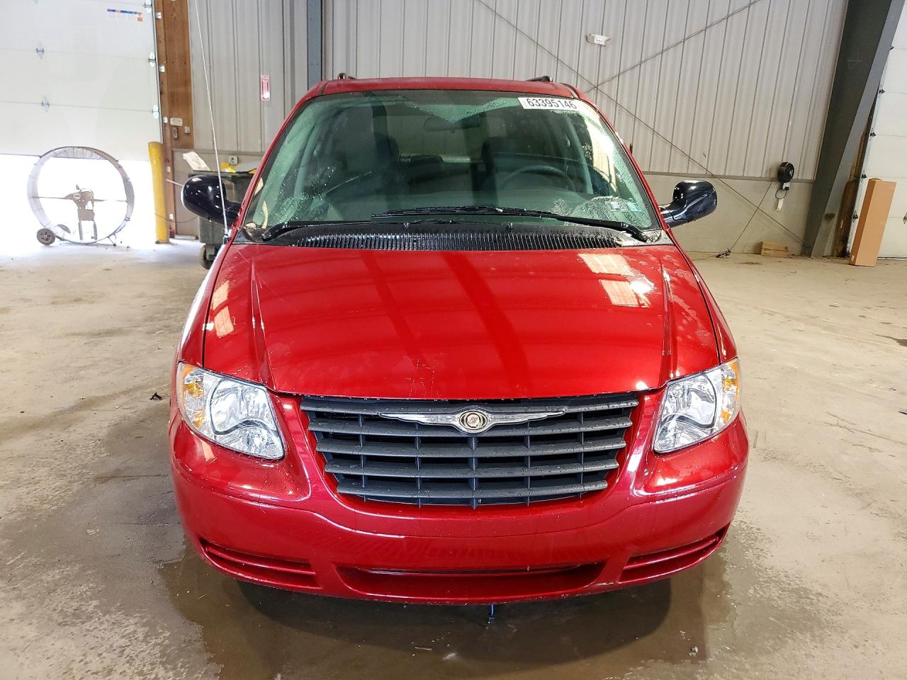 2005 Chrysler Town & Country Red vin: 1C4GP45R65B361737