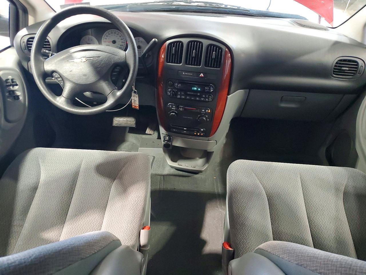 2005 Chrysler Town & Country Red vin: 1C4GP45R65B361737
