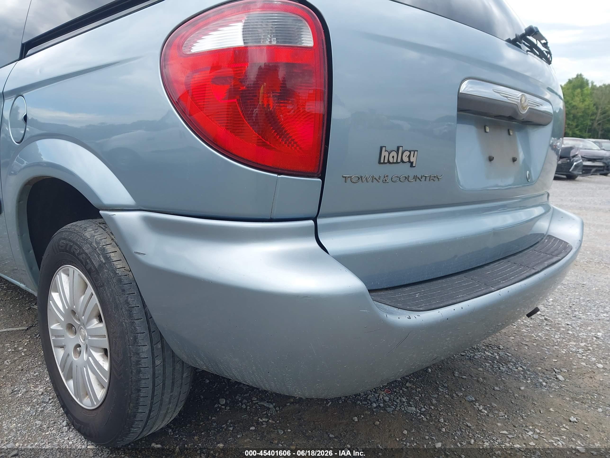2005 Chrysler Town & Country   Blue vin: 1C4GP45R65B388310