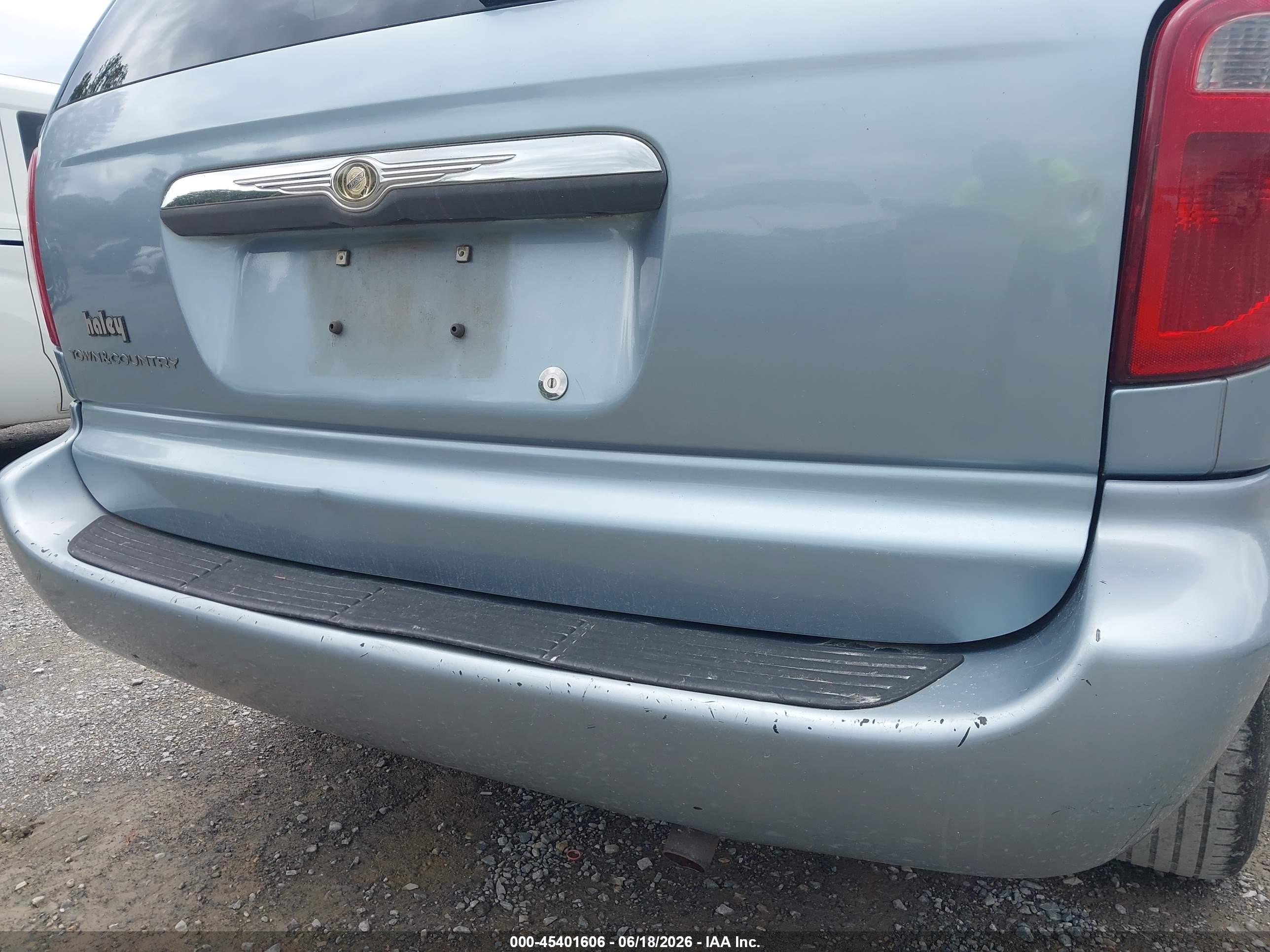 2005 Chrysler Town & Country   Blue vin: 1C4GP45R65B388310